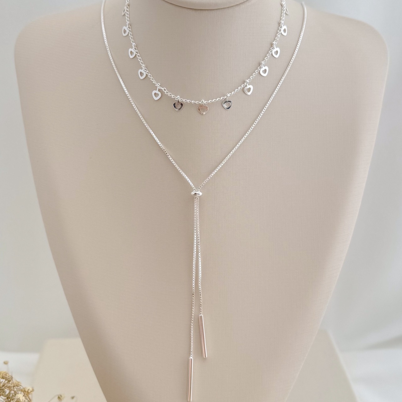 09.2361.0.S - (70) Colar de veneziana com fecho gravata e pingente de tubo quadrado liso