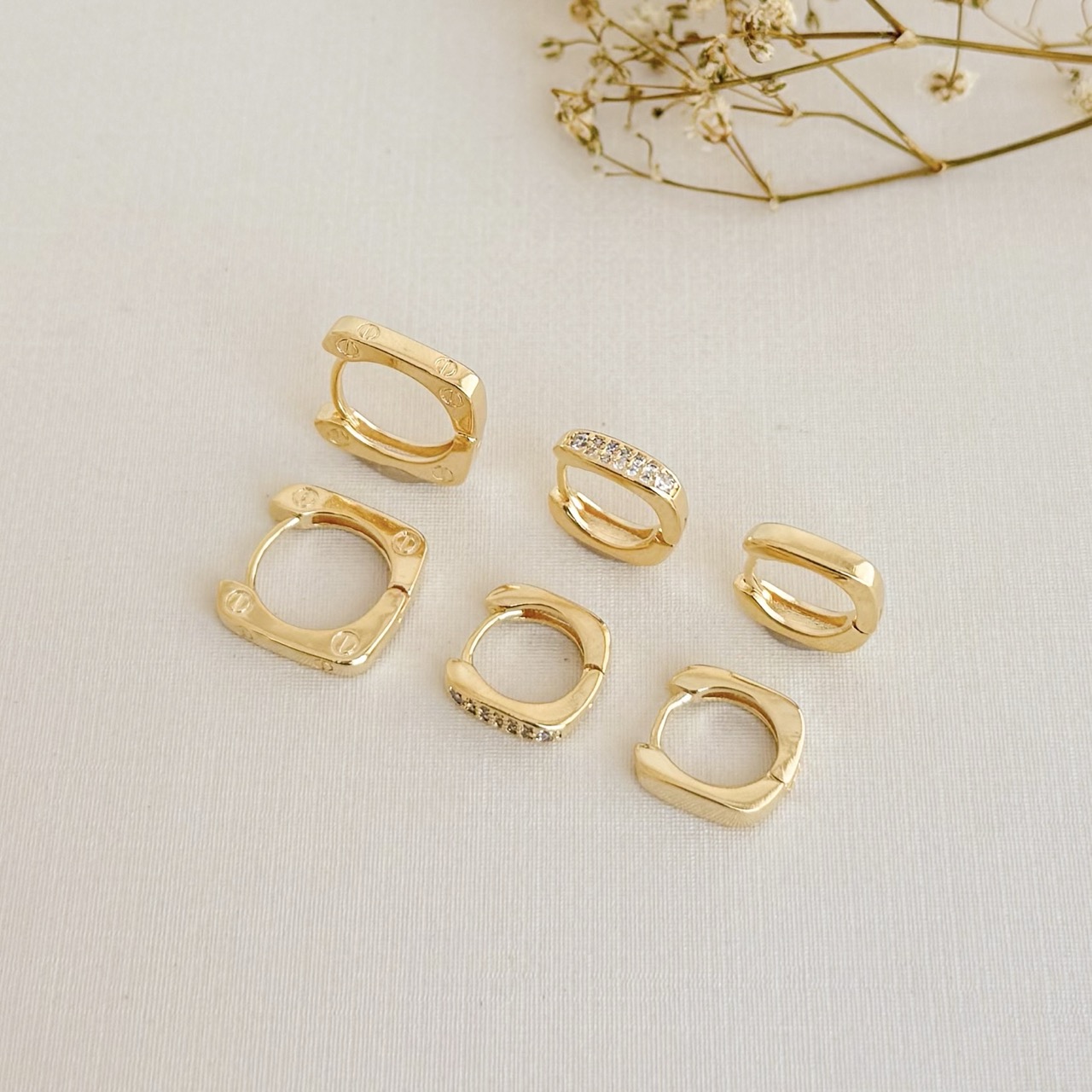 05.3049.0.O - Argola em formato quadrado com borda lisa reta simples