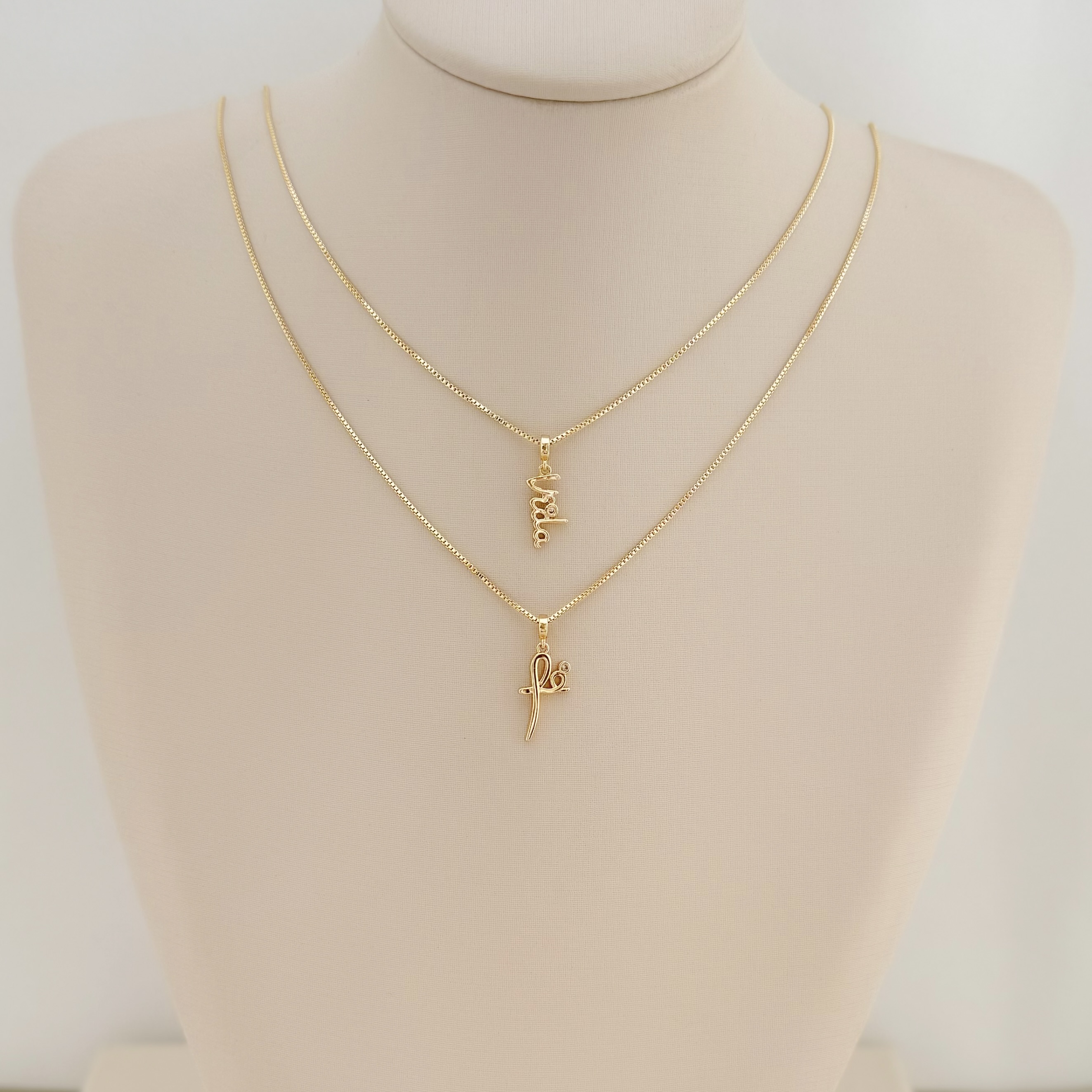 09.2381.1.S - (45) Colar de escrita fé com acento em ponto de luz