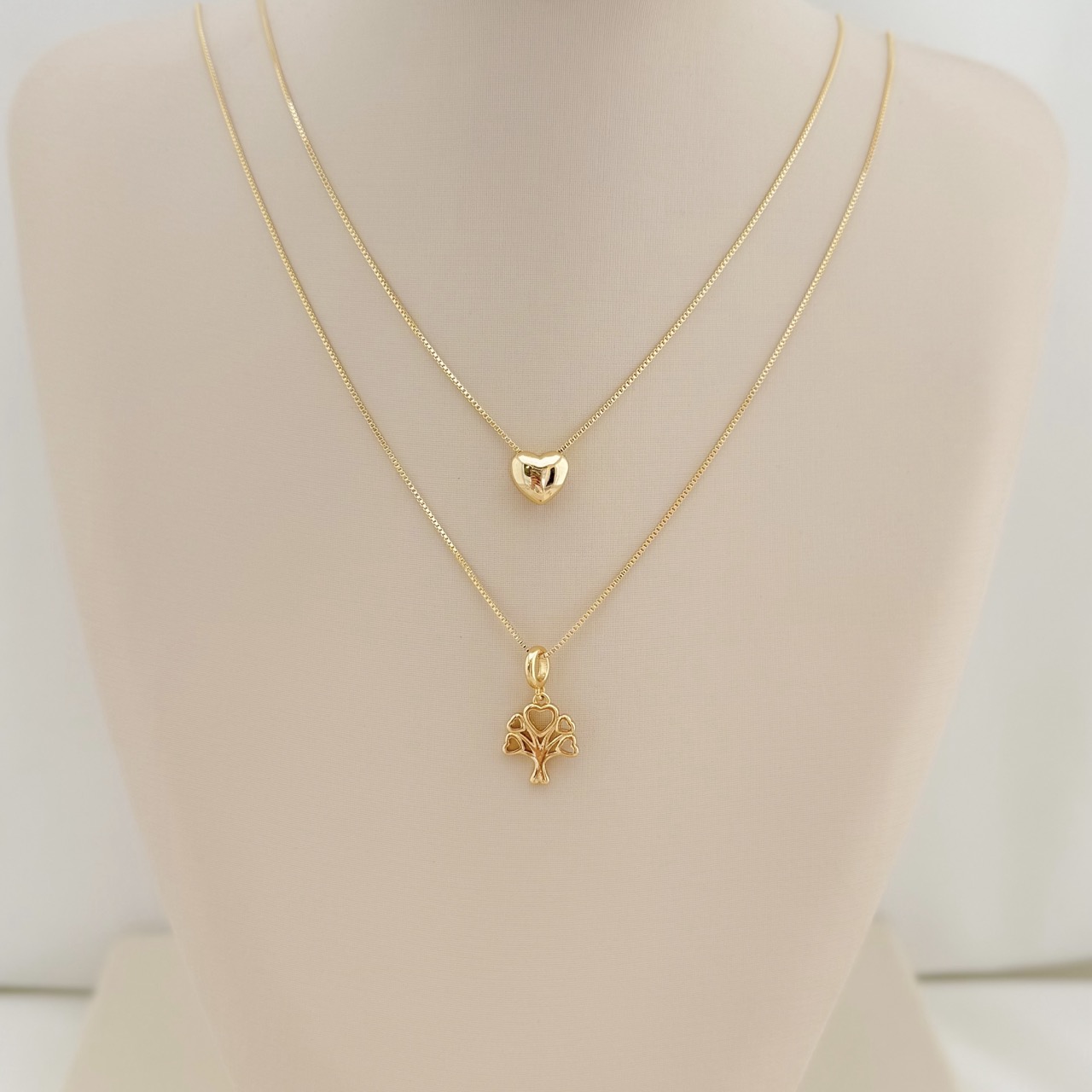 09.2383.0.O - (45) Colar de pingente arvore com corações por folhas