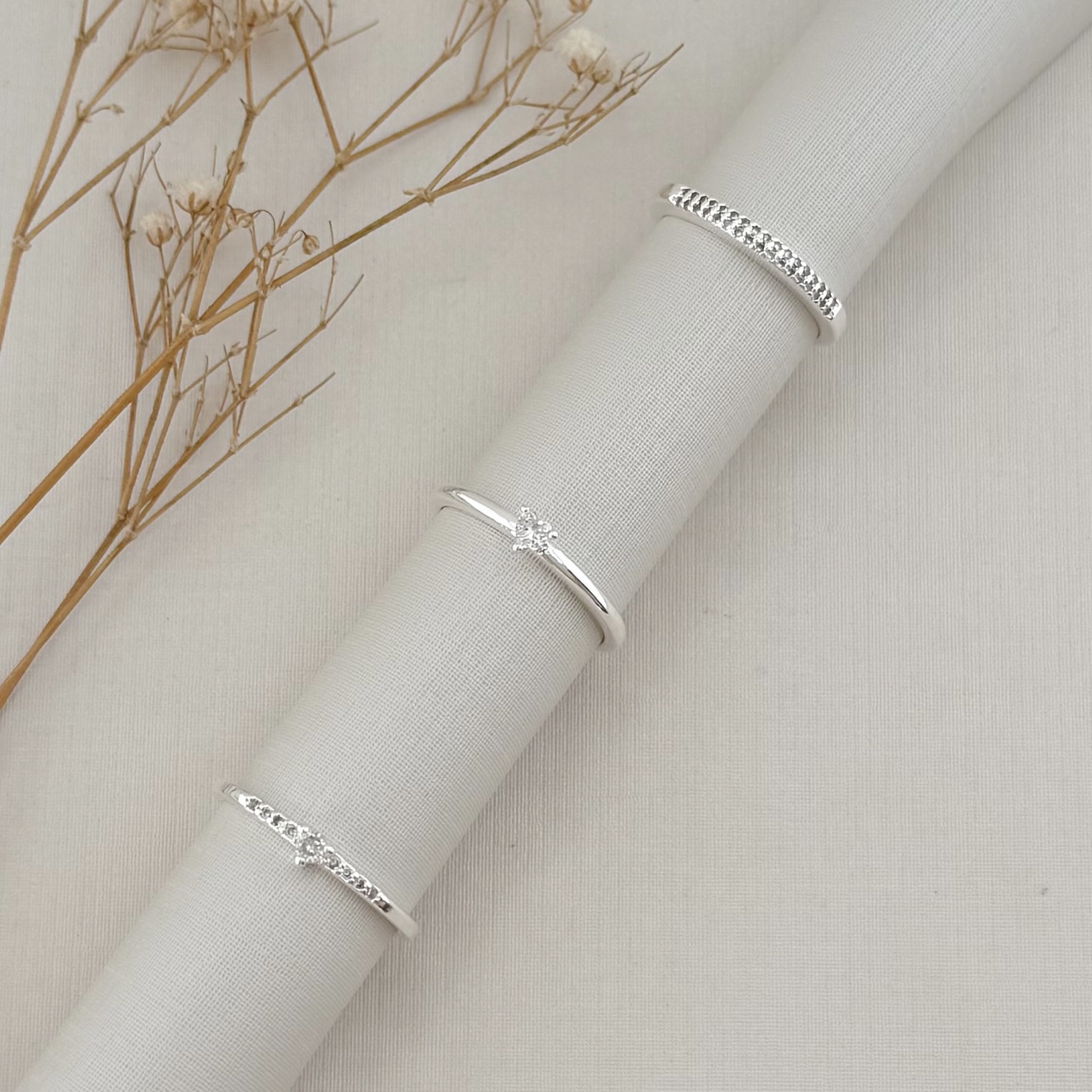 03.2433.1.S - (20) Anel estilo aparador com duas linhas de cravação sem bordas