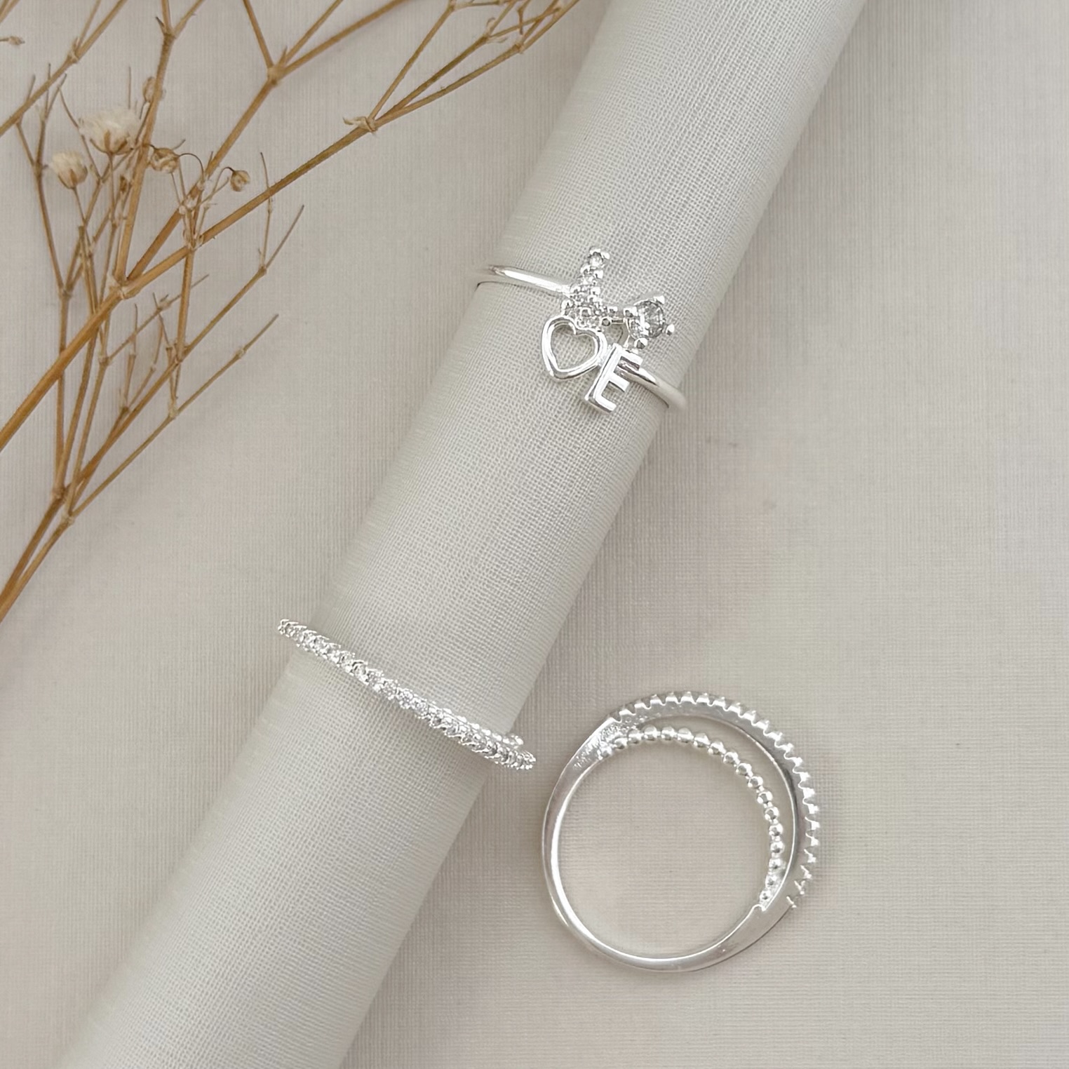 03.2439.1.S - (19) Anel de bolinhas lisas com uma linha alta cravejada por cima