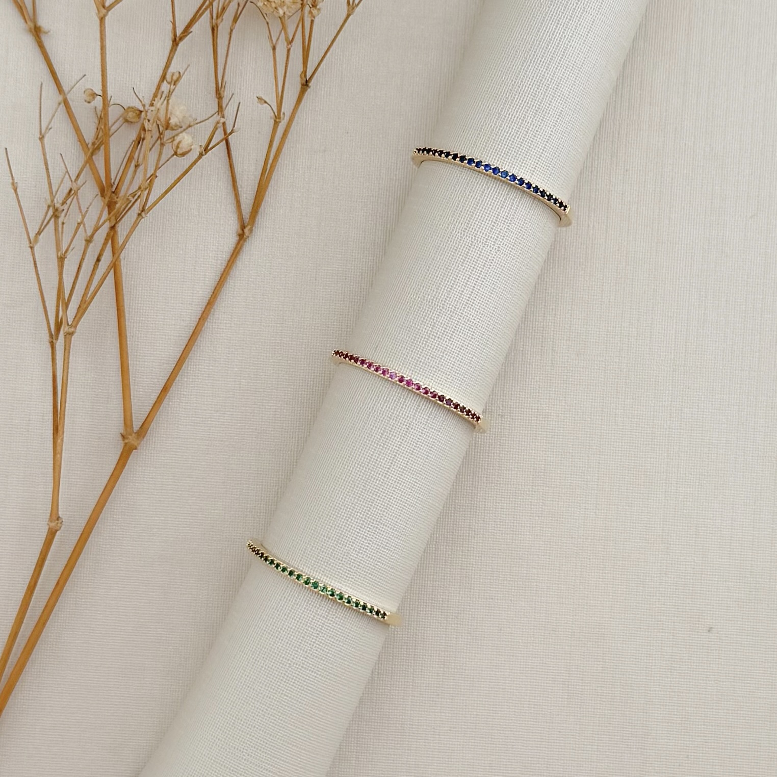 03.2444.6.O - (14) Anel estilo aparador de uma linha cravejada sem borda