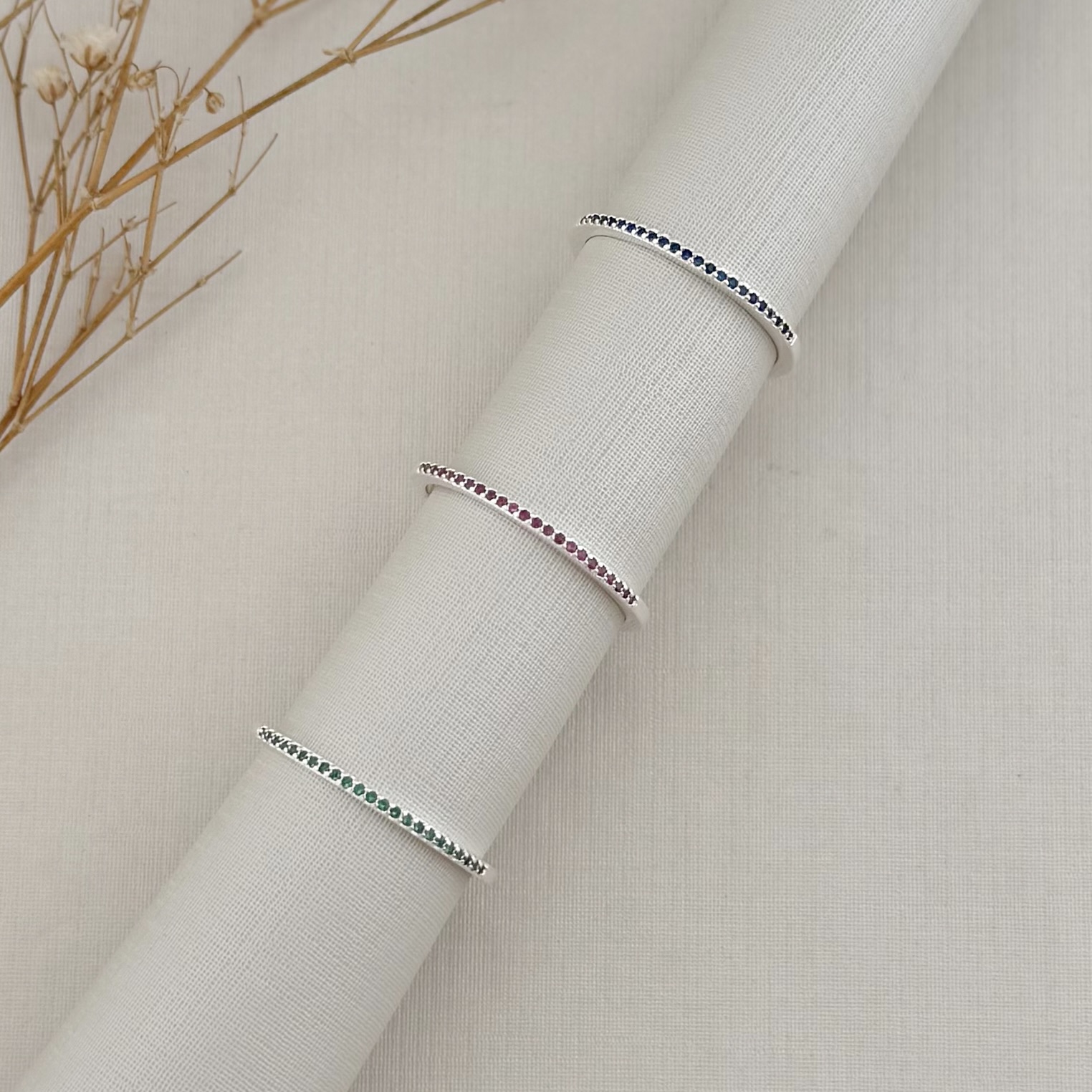 03.2444.6.S - (23) Anel estilo aparador de uma linha cravejada sem borda