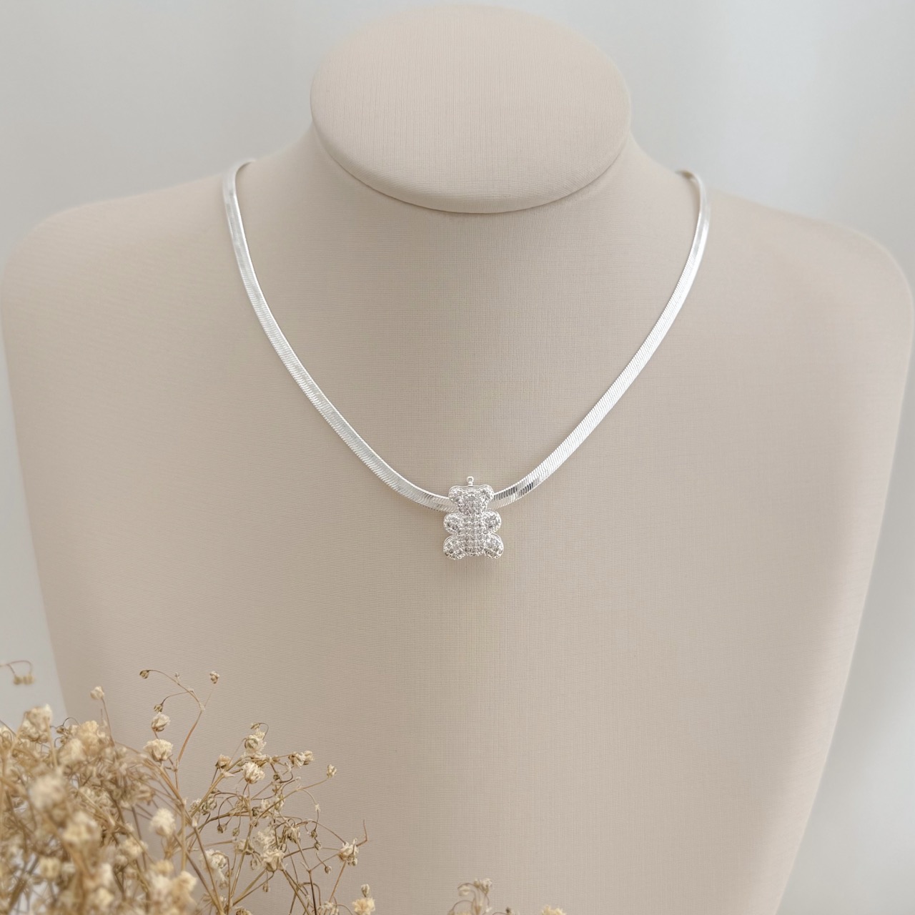 11.0605.1.S - Pingente para corrente de fita de formato ursinho cravejado