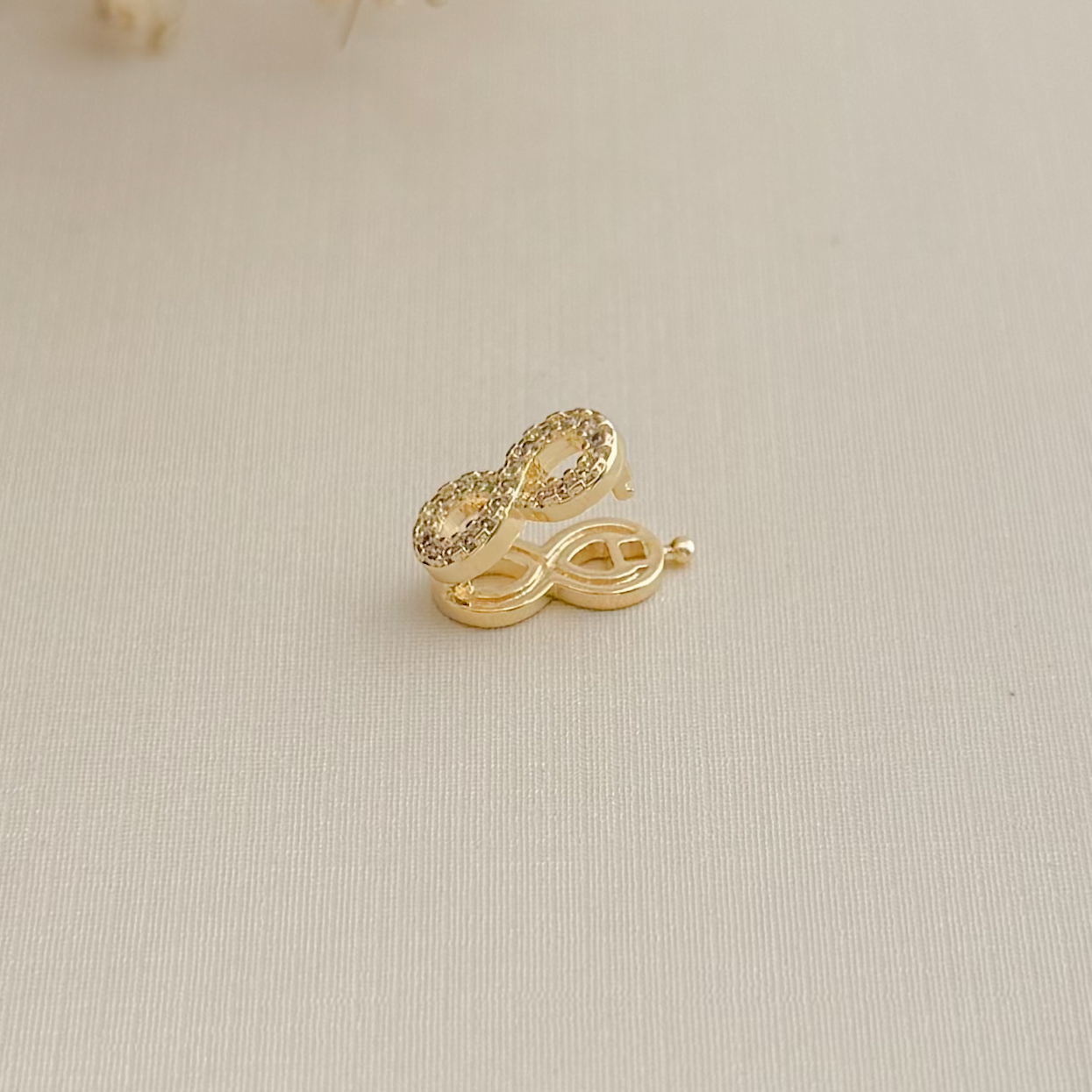 11.0607.1.O - Pingente de corrente de fita em formato infinito cravejado