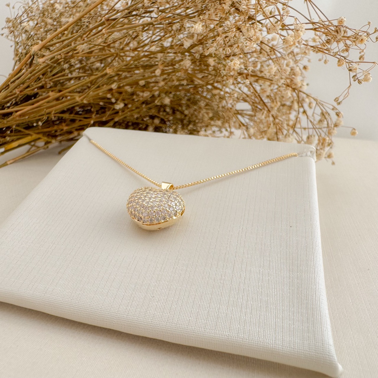 09.2393.1.O - (45) Colar de veneziana com pingente de coração oco com frente cravejado