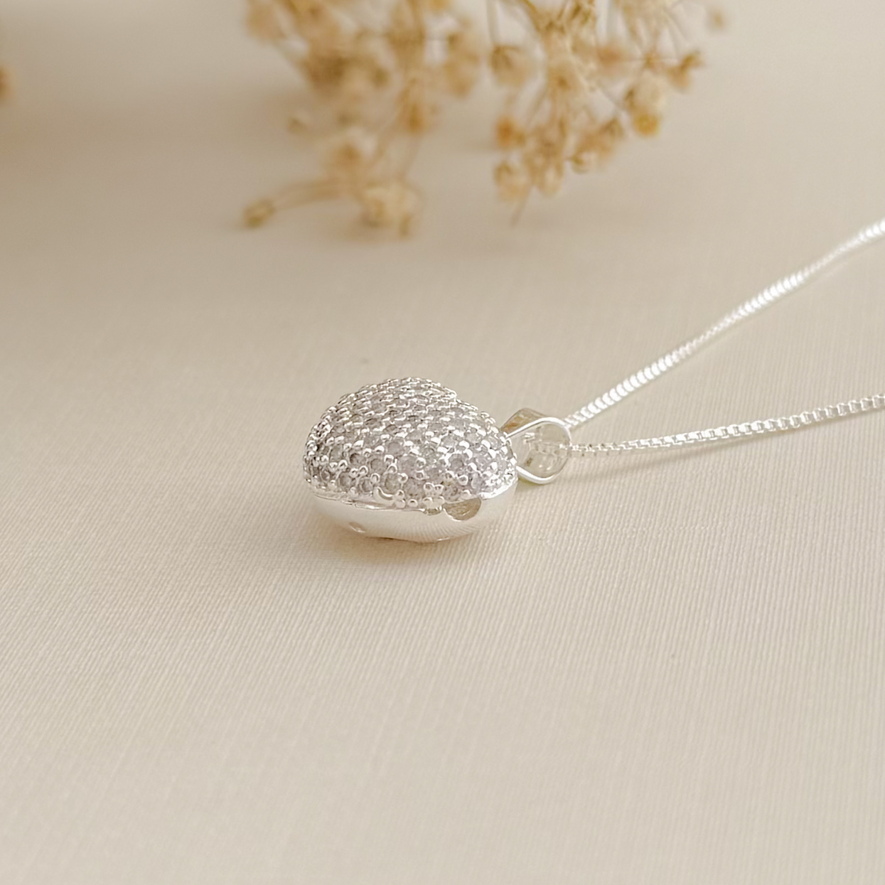 09.2393.1.S - (45) Colar de veneziana com pingente de coração oco com frente cravejado