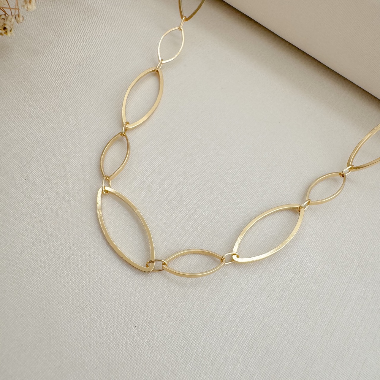 09.2394.0.O - (32) Choker de elos grandes em formato navetes lisos