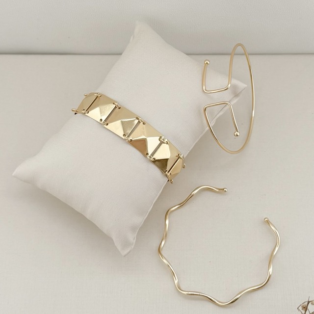 12.2112.0.O - Pulseira de doze quadrados em chapa lisa com efeito pirâmide