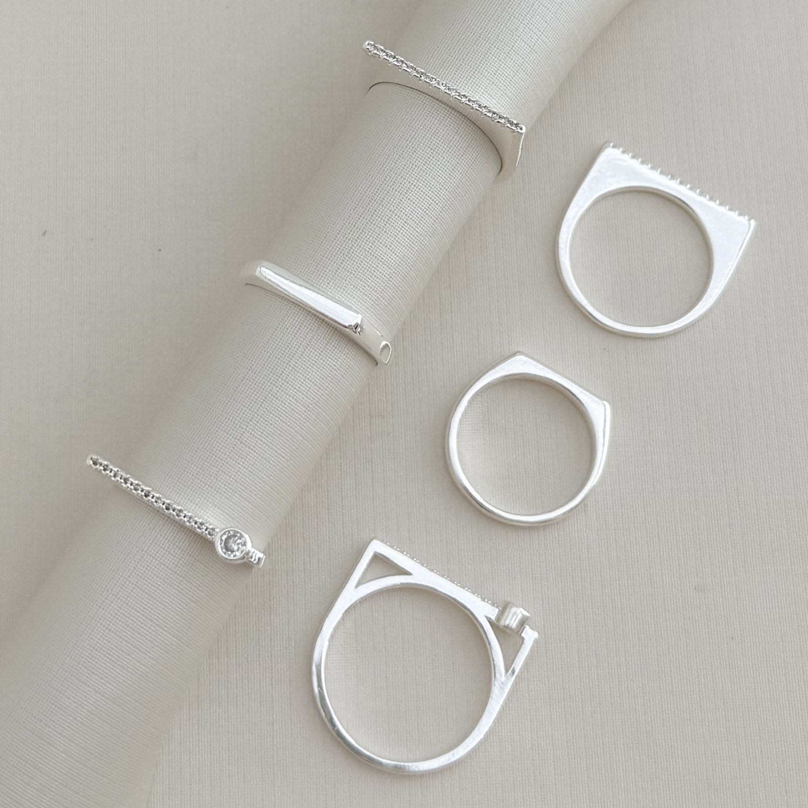 03.2461.0.S - (14) Anel de aro liso com parte superior reta lisa