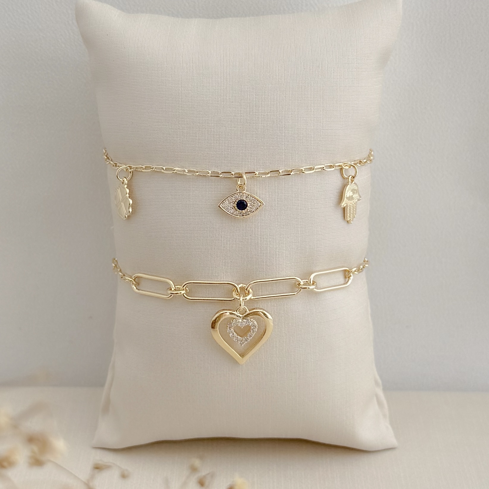 12.2212.1.O - Pulseira de elos longos com pingente de silhueta de coração liso com coração menor cravejado