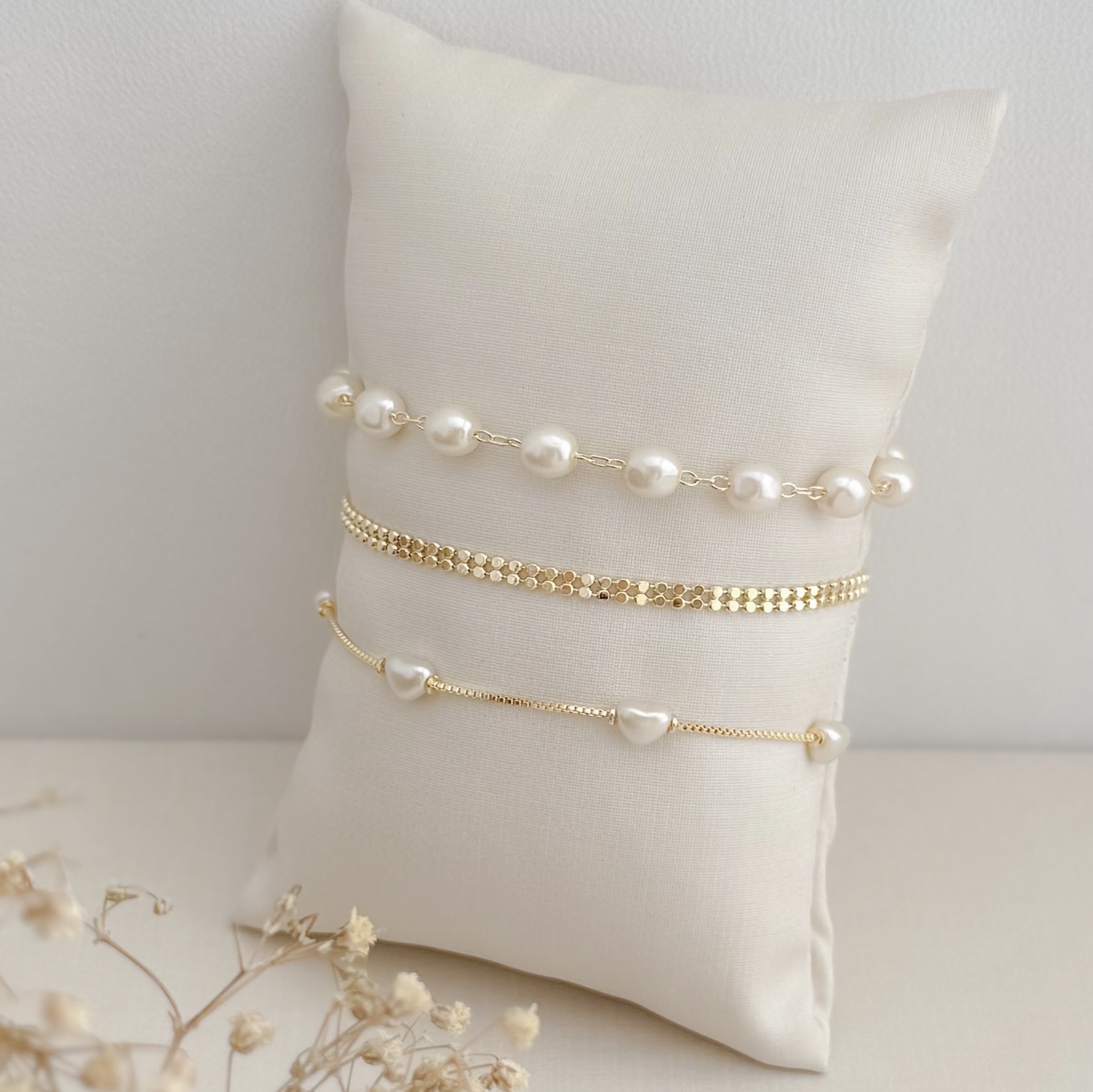 12.2219.15.O - Pulseira de veneziana com corações perolados espaçados