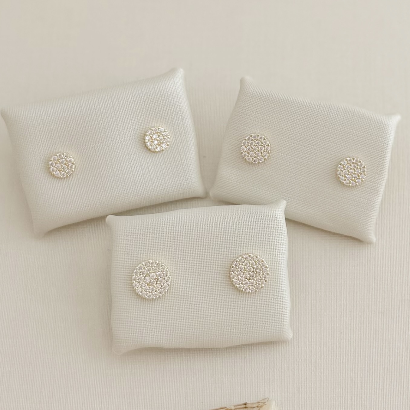 07.2745.1.O - (Tam.G) Brinco formato moeda de cravação chuveiro sem borda