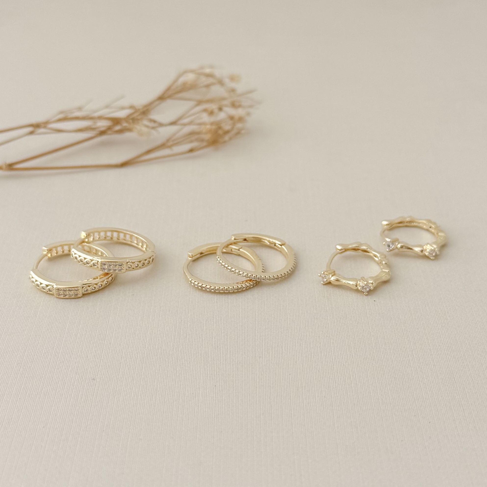 05.3067.1.O - Argola circular com frontal de uma coluna em cravação inglesa com retângulo central