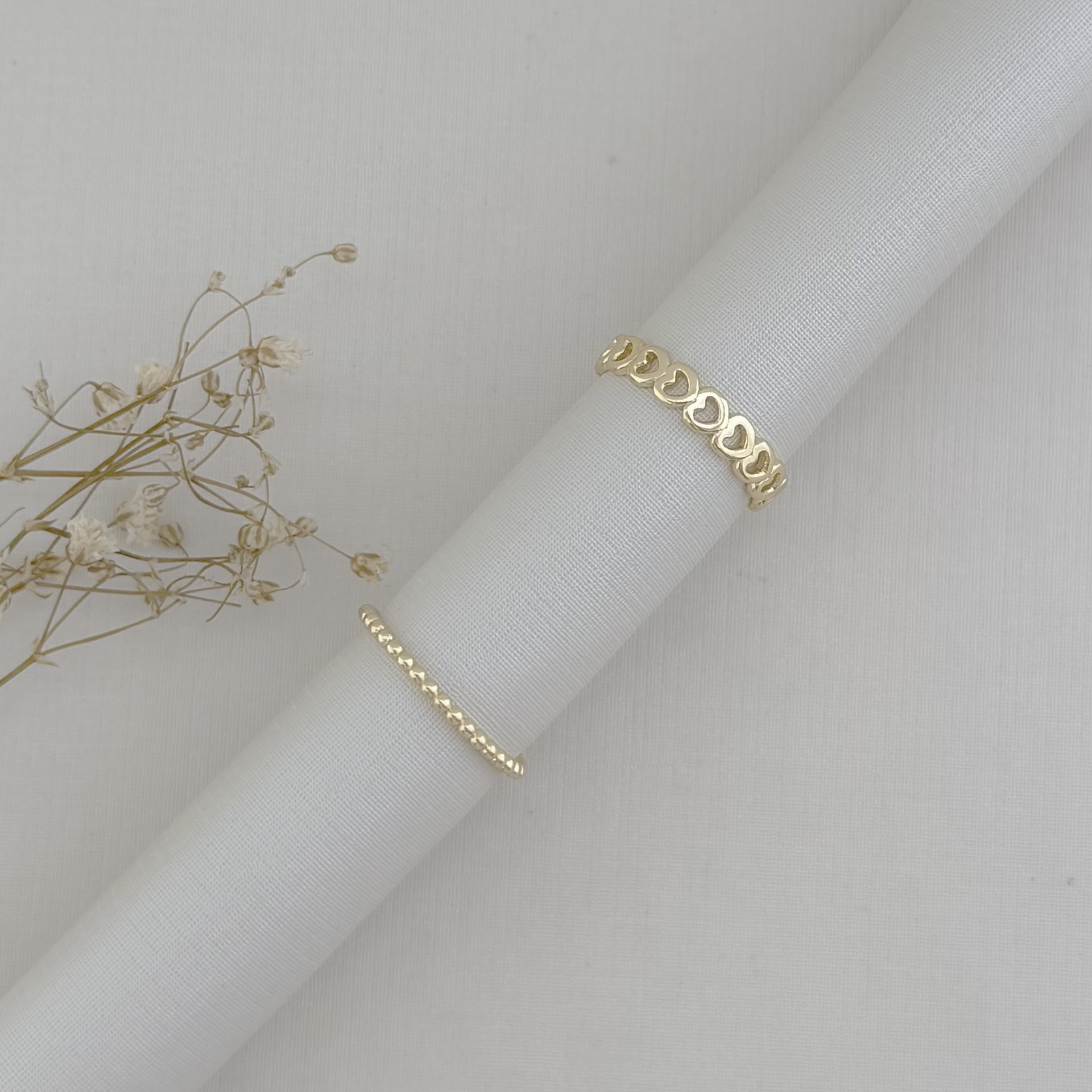 03.2501.0.O - (13) Anel de aro em silhuetas de corações lisos