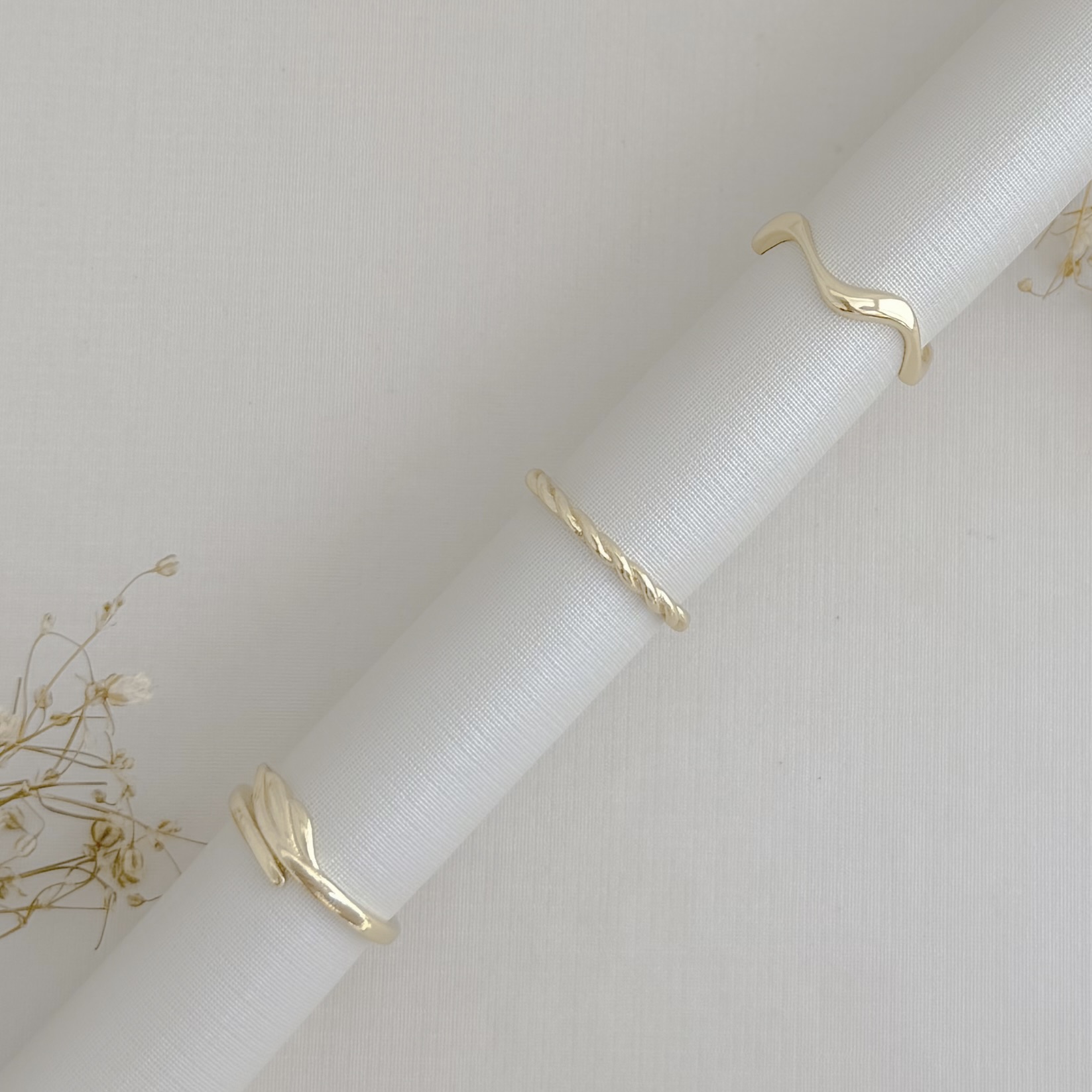 03.2512.0.O - (24) Anel de aro zig zag em efeito orgânico liso