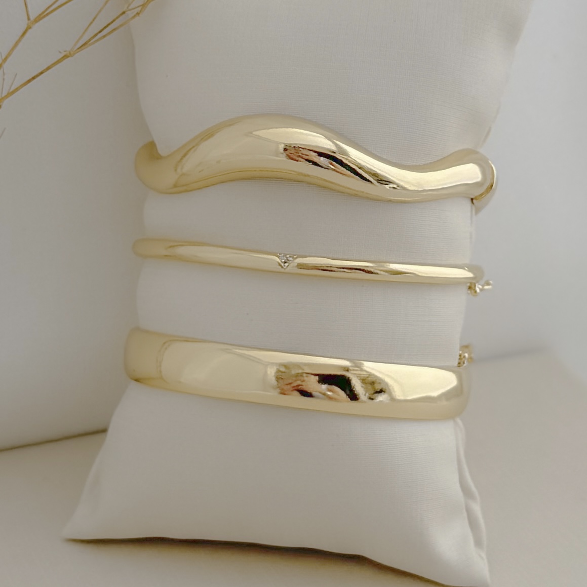 04.0211.0.O - Bracelete liso em efeito orgânico ondas