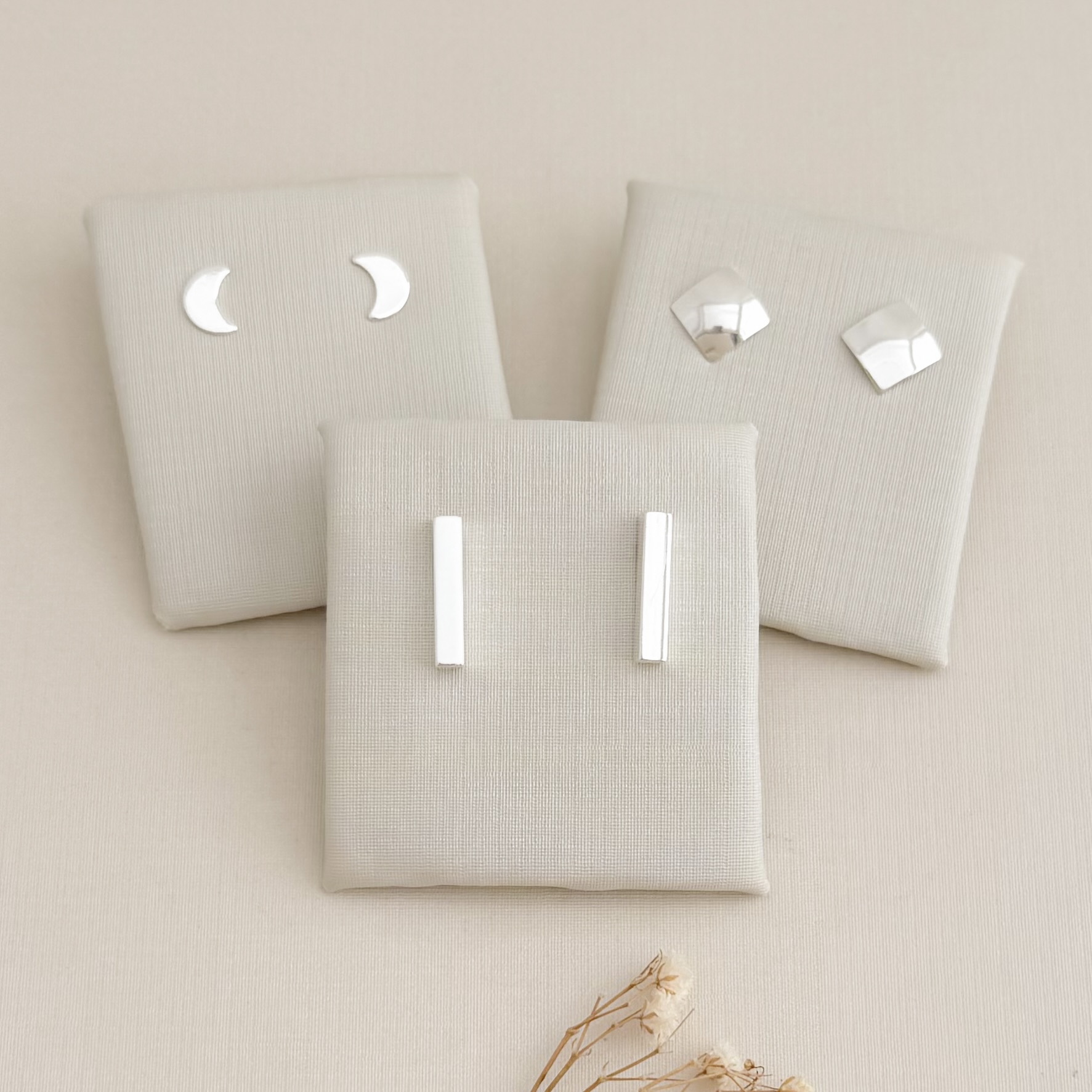 07.2757.0.S - Brinco de formato losango abaloado em chapa lisa simples