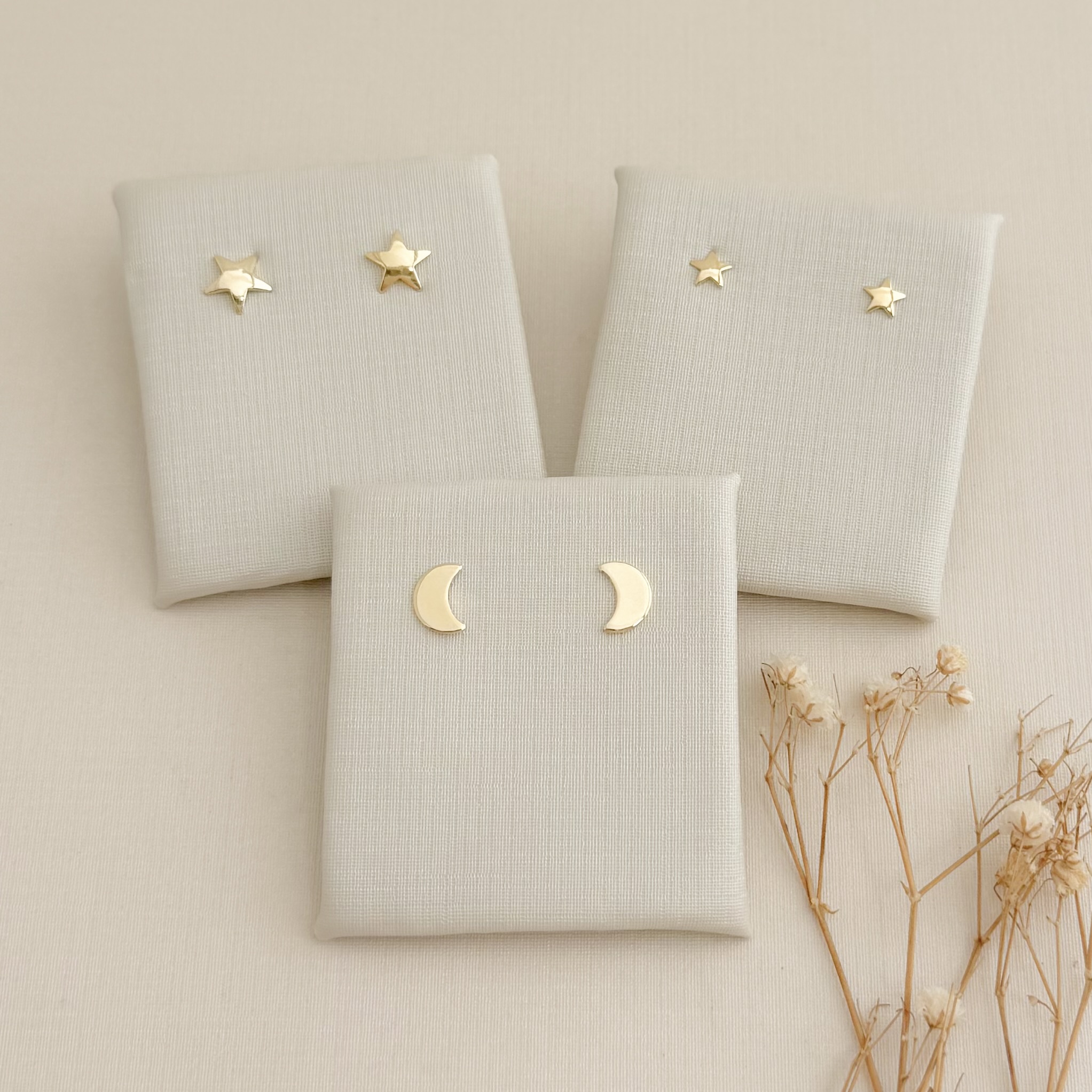 07.2761.0.O - (Tam.G) Brinco formato estrela abaloada em chapa lisa simples