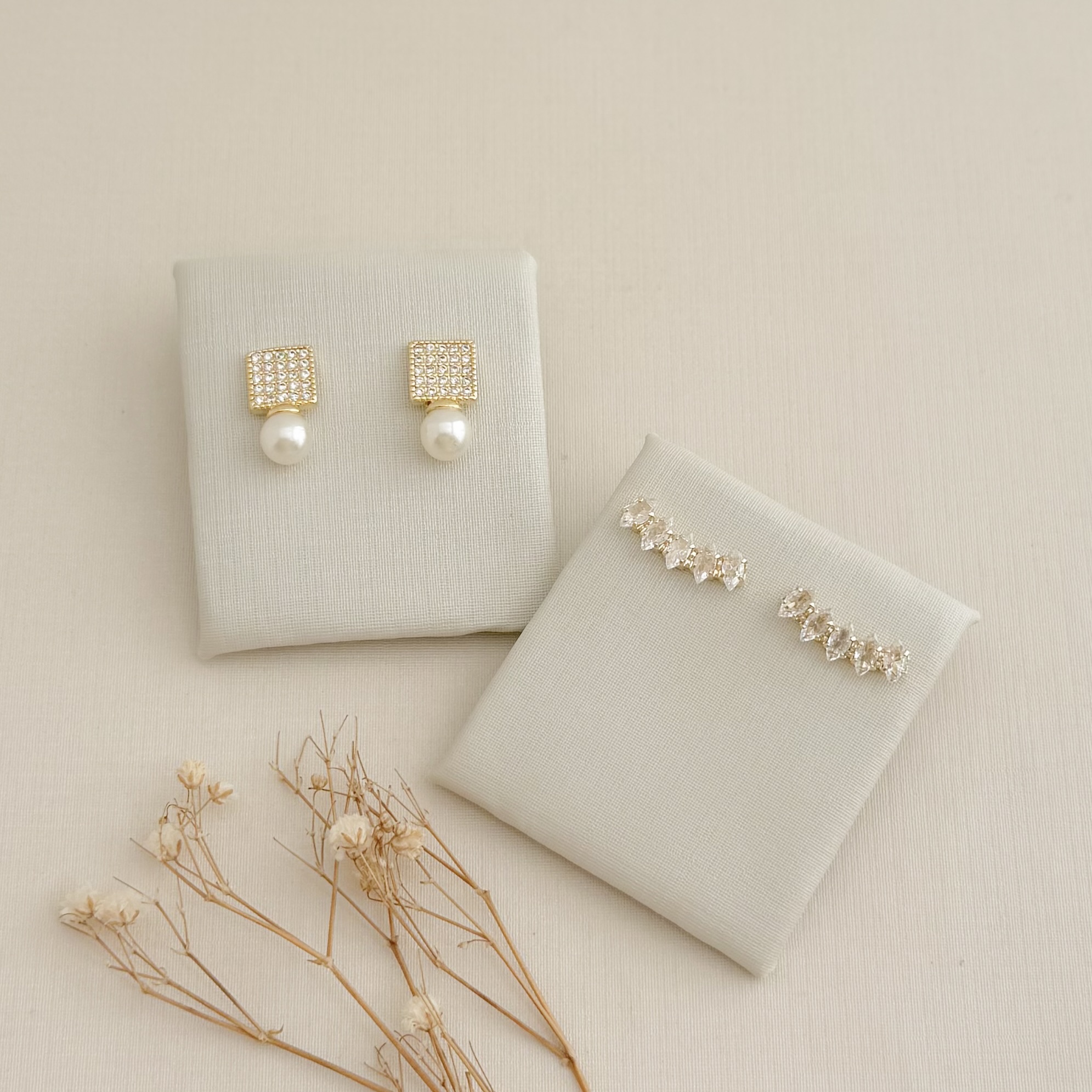 07.2762.1.O - Brinco mini ear-cuff em pedra navete de quatro garras