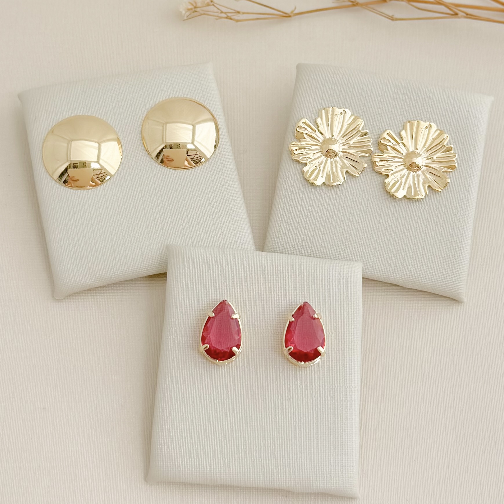 07.2768.0.O - Brinco de chapa em formato flor desenhada