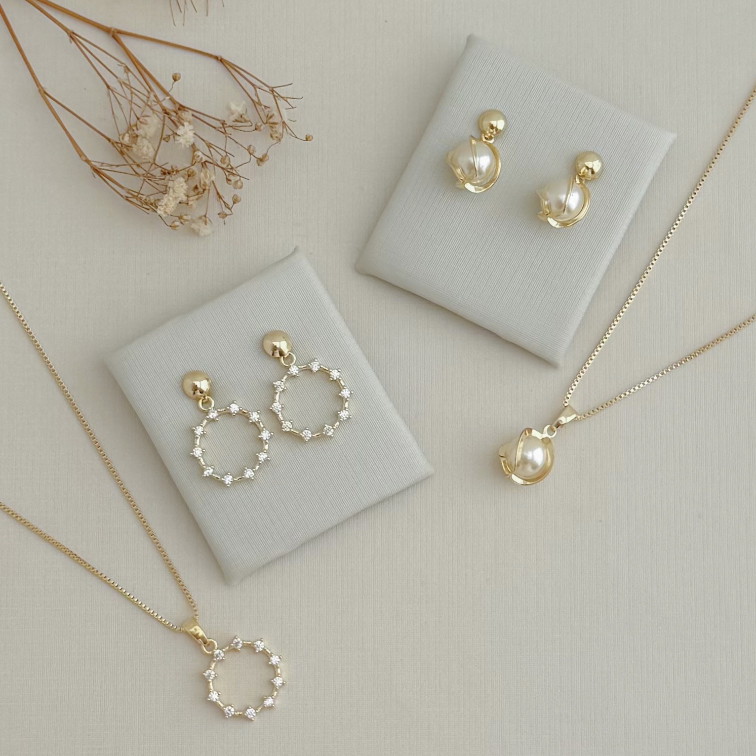 08.0605.1.O - (45) Conjunto de base moeda abaloado liso com pingente circula com cravação espaçada