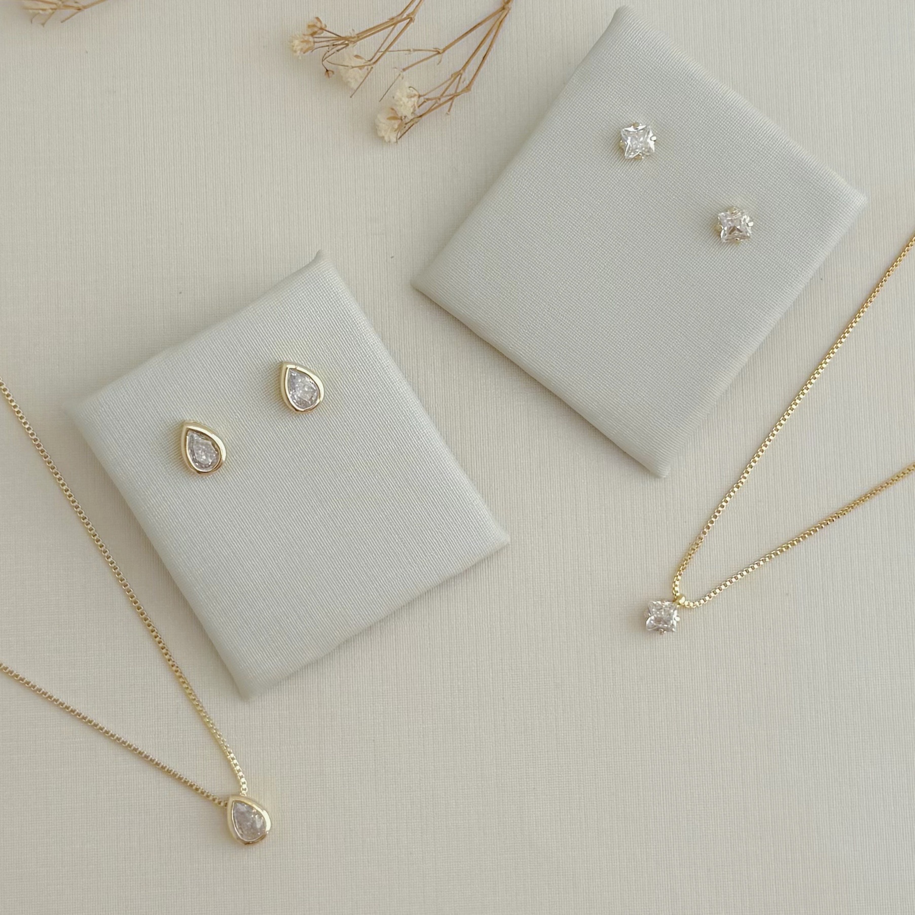 08.0608.1.O - (45) Conjunto ponto de luz quadrado de 4mm em cravação garra