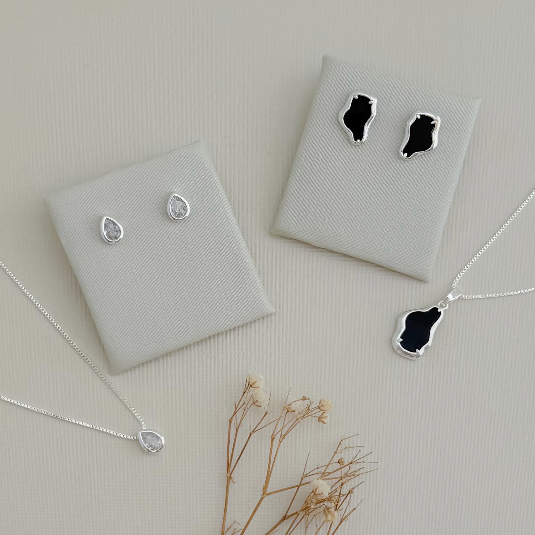 08.0604.1.S - (45) (V2) Conjunto de formato gota em cravação inglesa