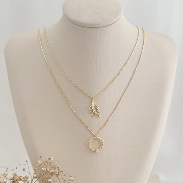 09.2400.1.O - (45) Colar com pingente de silhueta trigo com ponto de luz e parte inferior