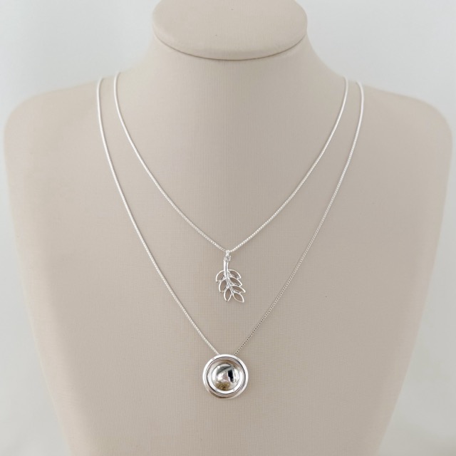 09.2400.1.S - (45) Colar com pingente de silhueta trigo com ponto de luz e parte inferior