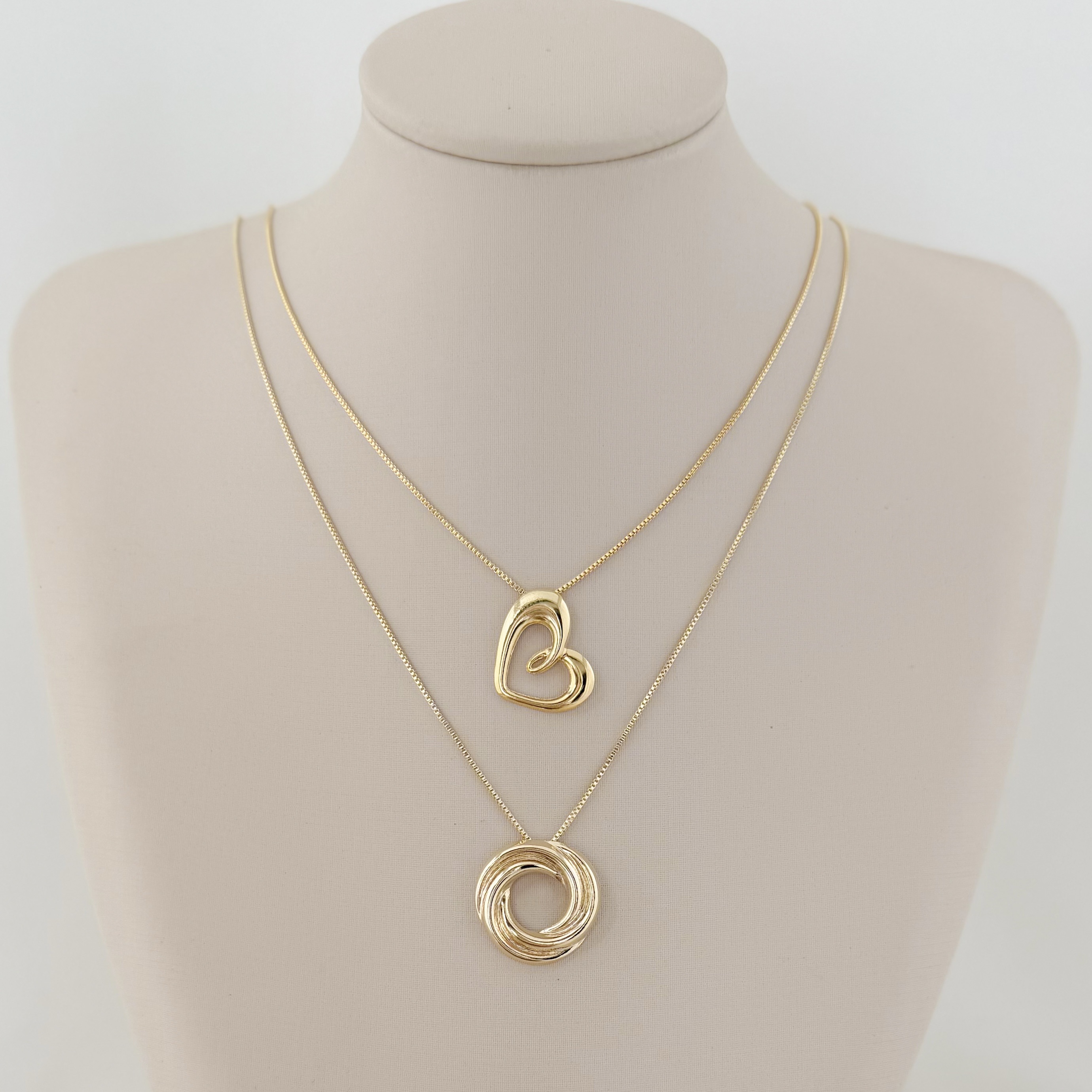 09.2405.0.O - (45) Colar de veneziana com pingente em efeito triade espiral liso clássico