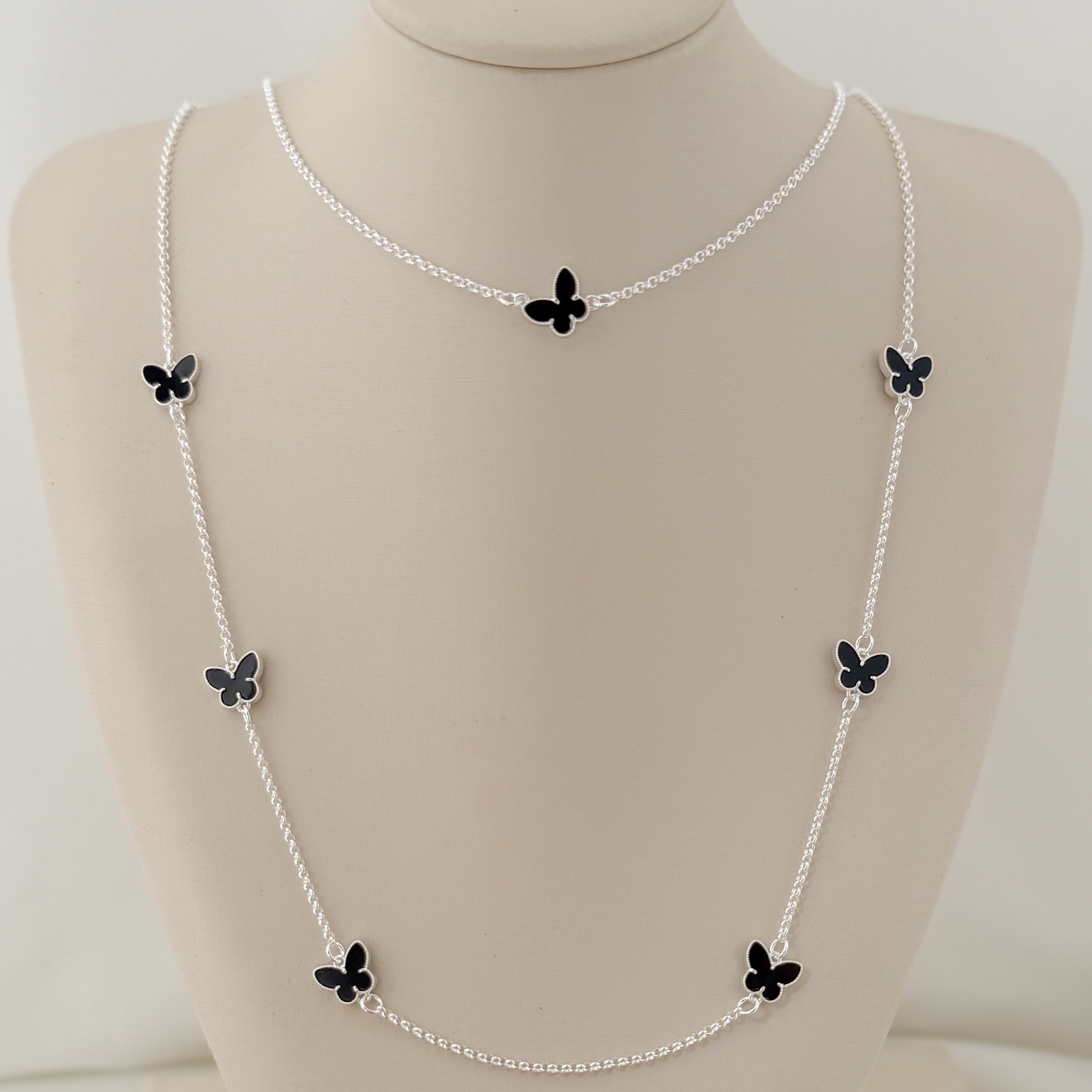 09.2412.2.S - (33) Choker de elos portugueses com central de borboleta em resina com borda lisa