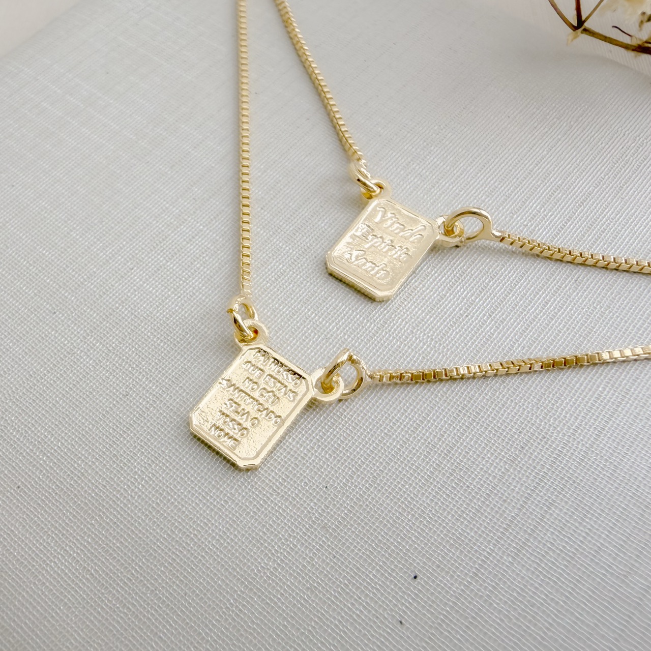 09.2417.0.O - (59) Escapulario de 8mm com cruz e espirito santo, escritas