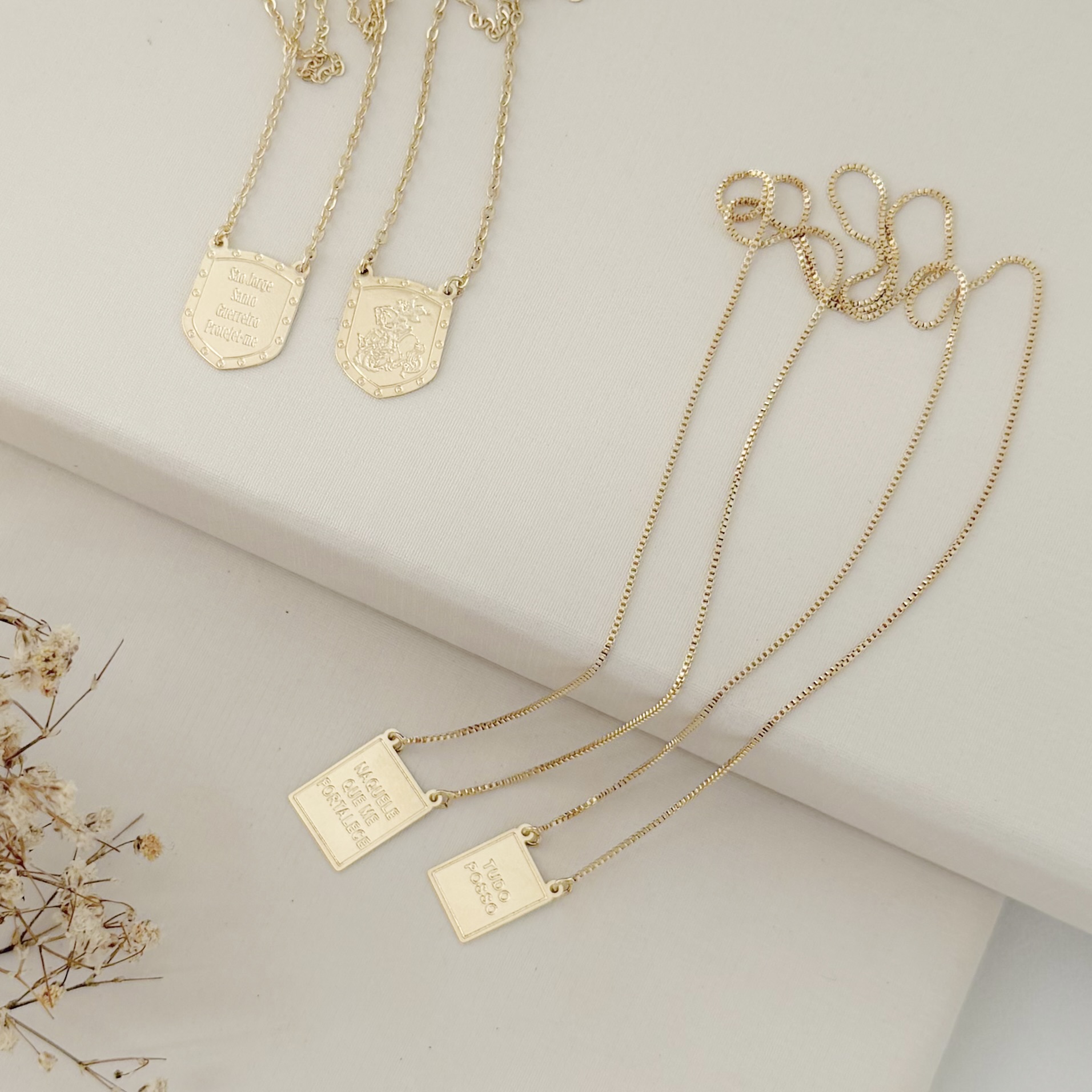 09.2418.0.O - (64) Escapulario de 16mm em corrente americana com imagem de São Jorge e escrita Santo Guerreiro