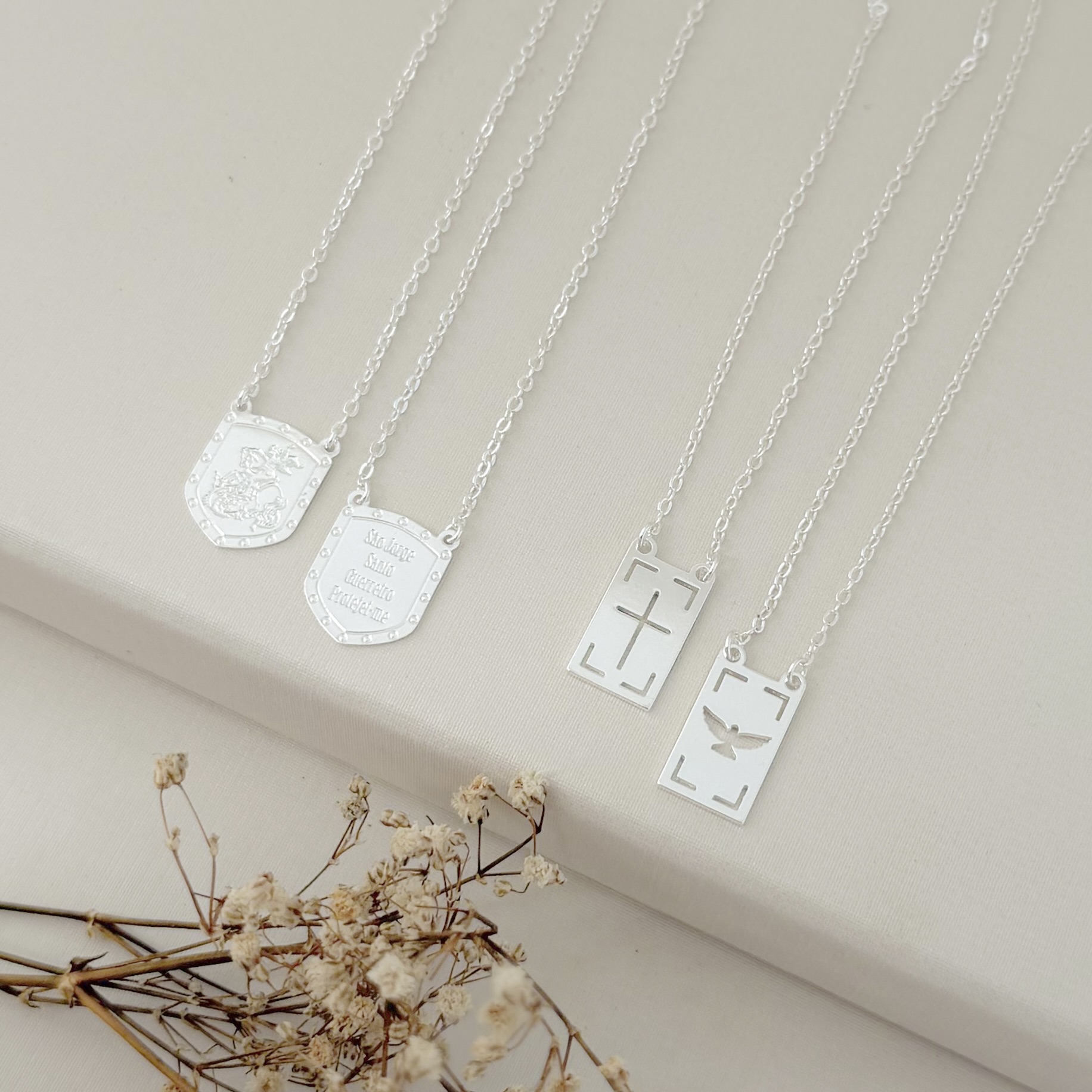 09.2418.0.S - (64) Escapulario de 16mm em corrente americana com imagem de São Jorge e escrita Santo Guerreiro