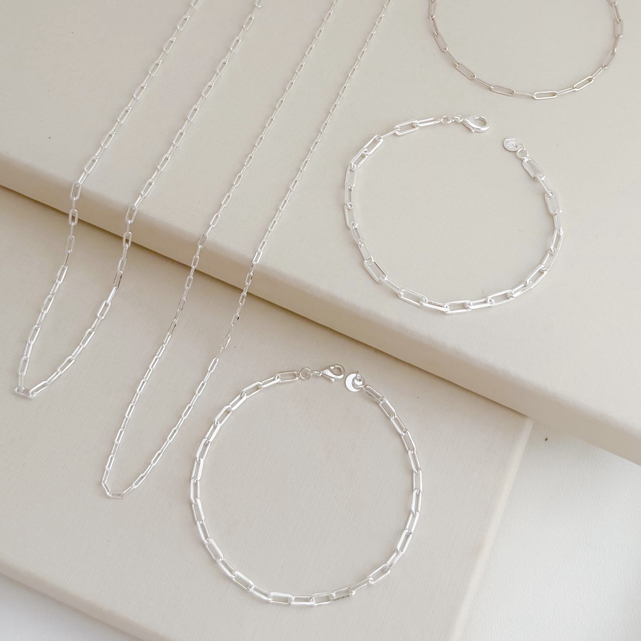 12.2236.0.S - Pulseira masculina em elos cartier de 3.5mm