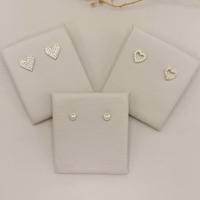 07.2790.1.O - Brinco e coração cravejado borda lapidada.