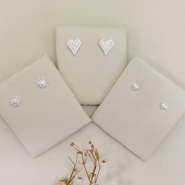 07.2795.1.S - Brinco mini coração cravejado