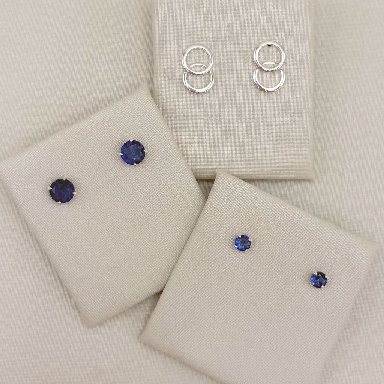 07.2813.0.S - Brinco dois círculos silhueta lisa.