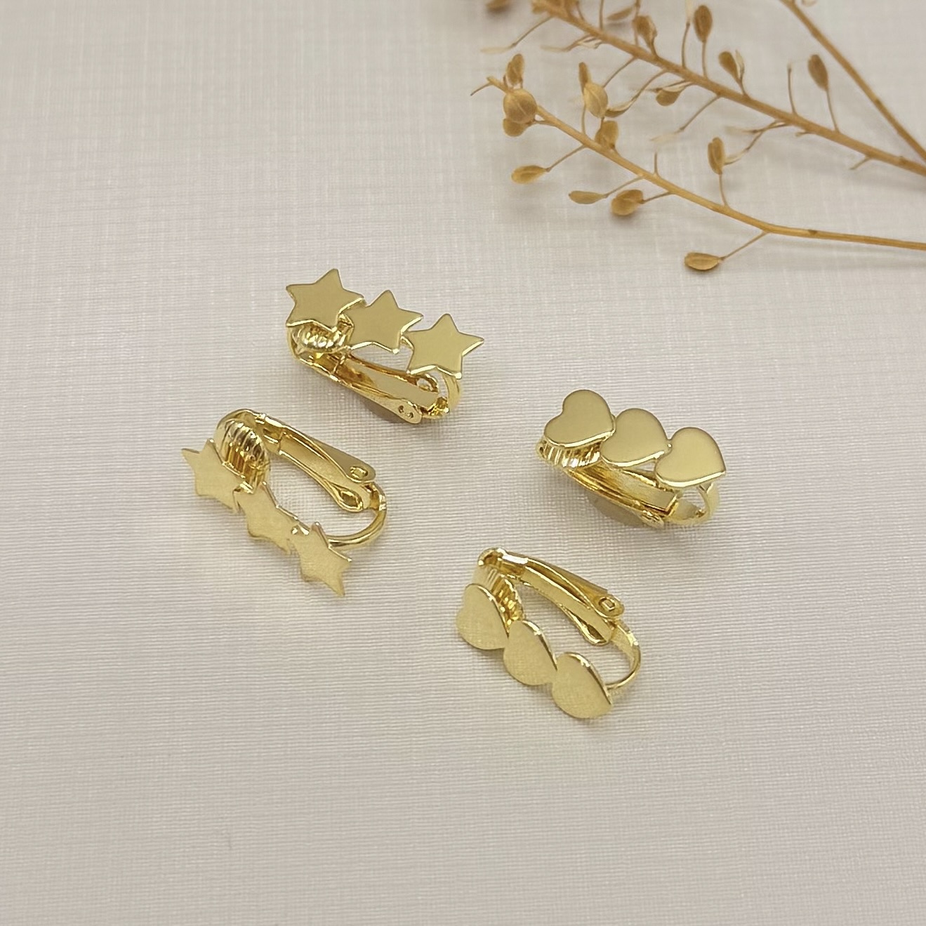 07.2811.0.O - Brinco de pressão com três estrelas lisas.