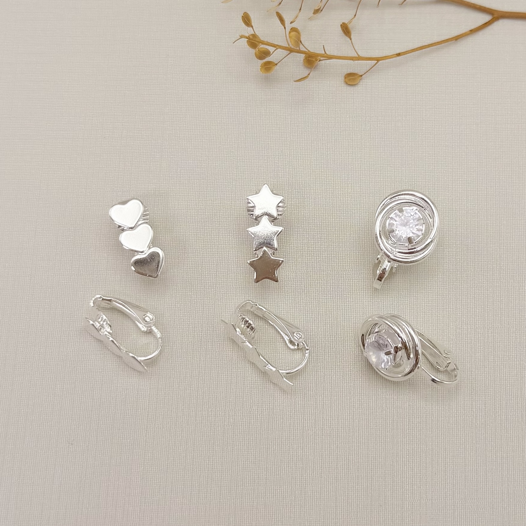 07.2811.0.S - Brinco de pressão com três estrelas lisas.