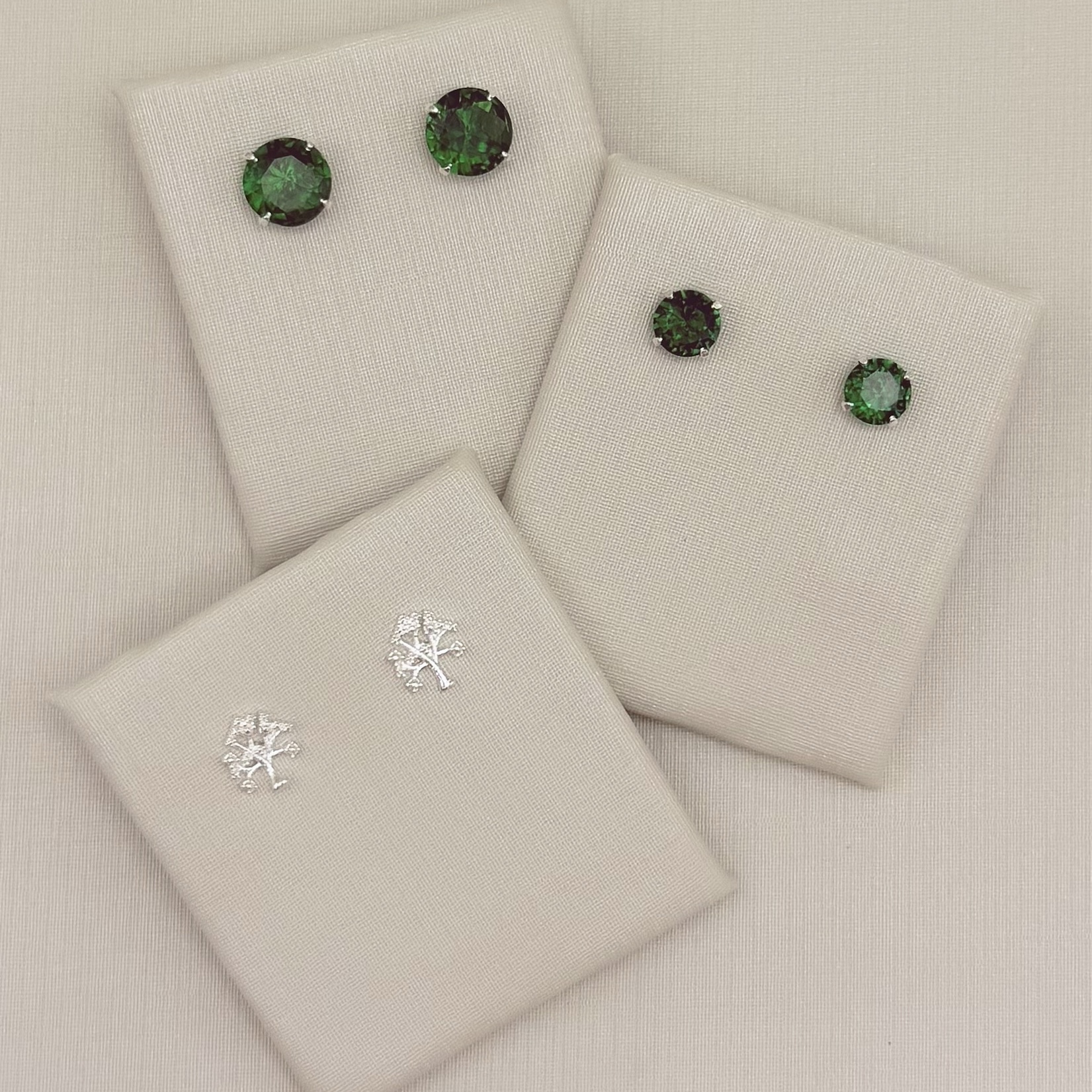 07.9025.5.S - (V1) Brinco ponto de luz 8mm