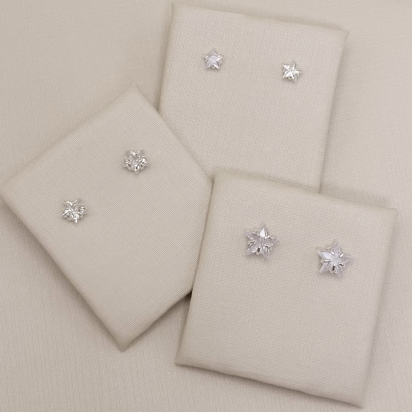 07.2831.1.S - Brinco de zircônia em formato de estrela 5mm