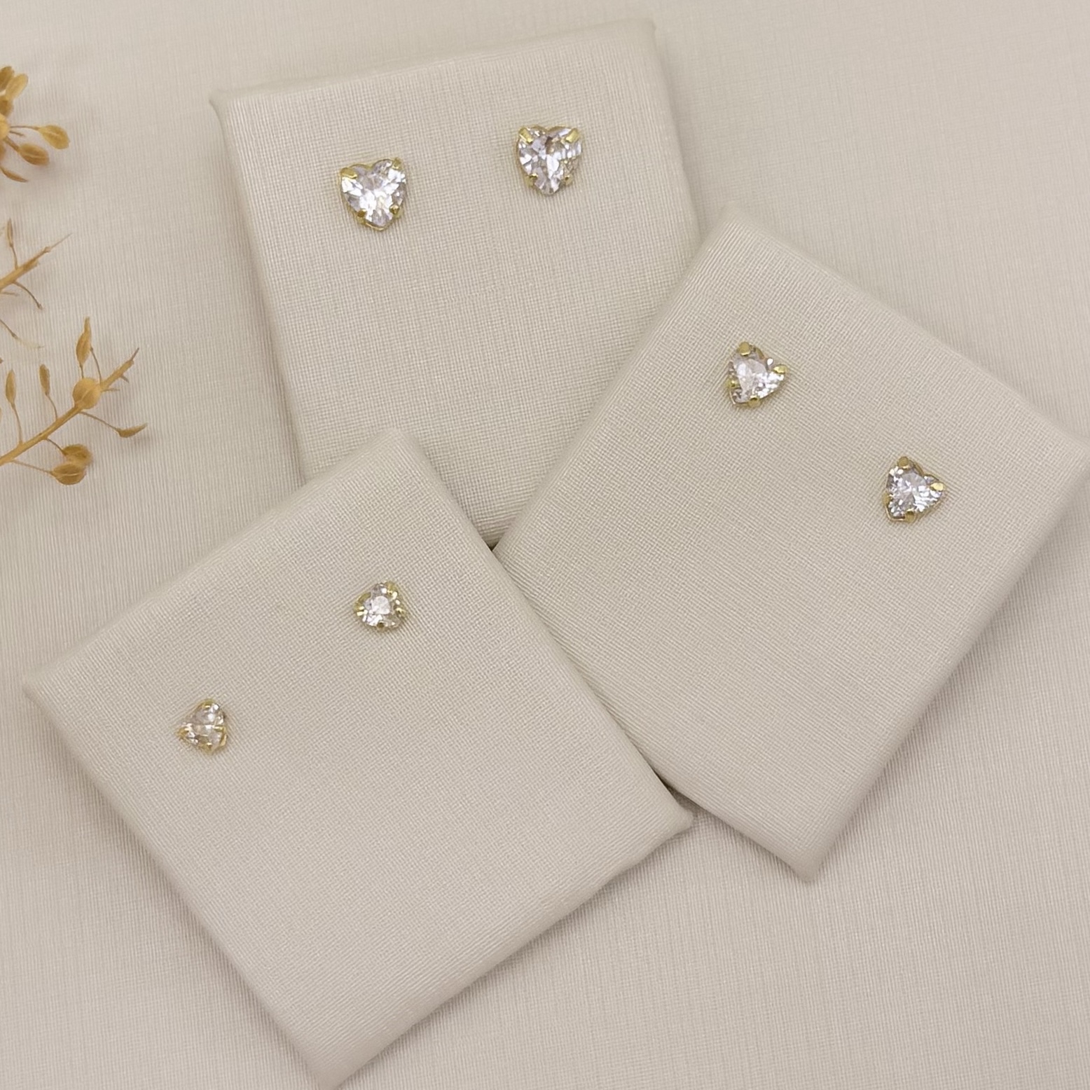 07.2835.1.O - Brinco de zircônia em formato de coração 5,6mm