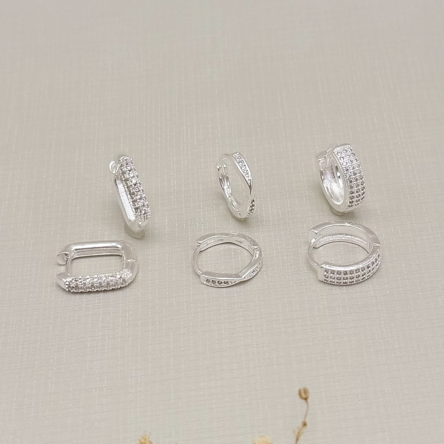 05.3090.1.S - Argola clássica com três colunas de zircônia 15mm