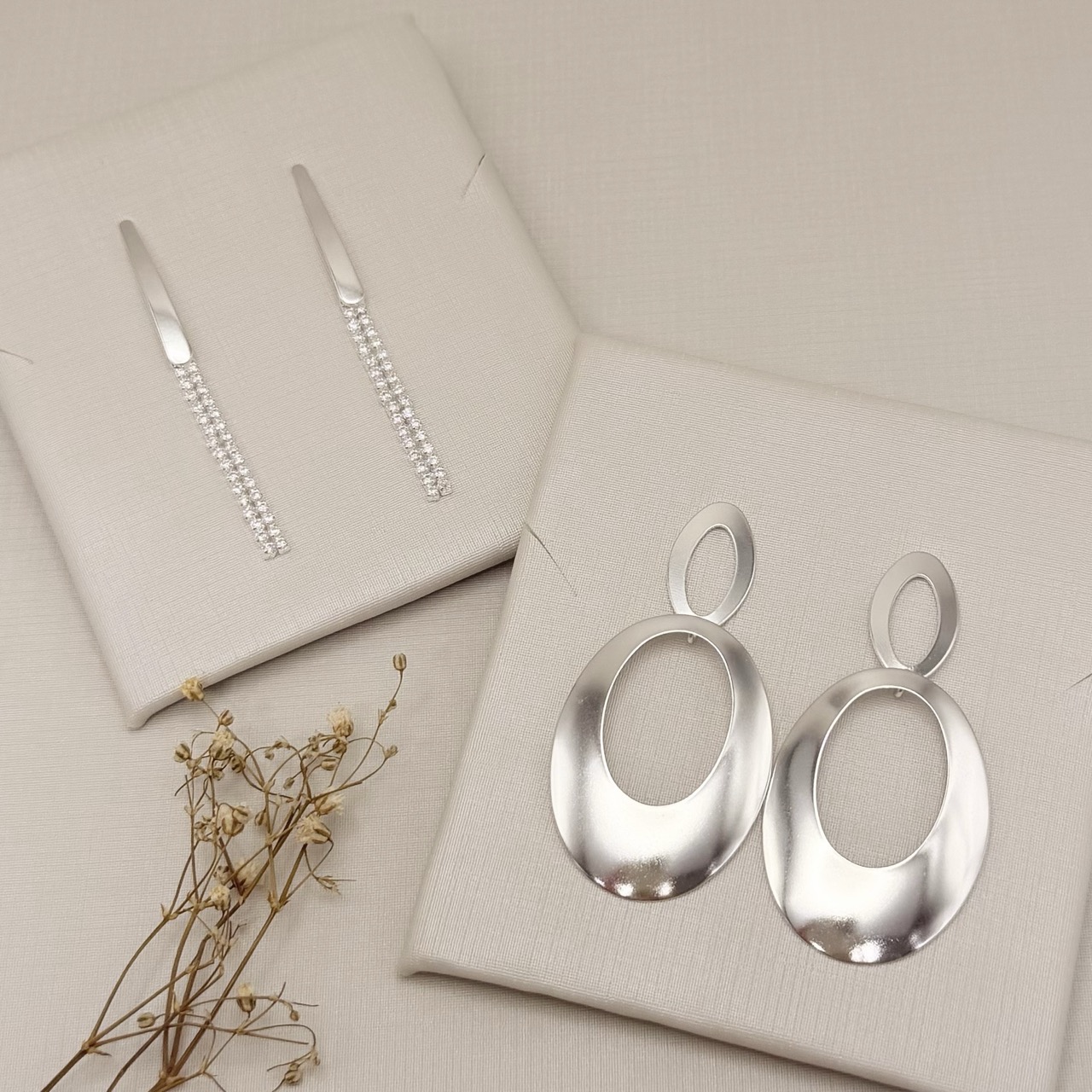 06.1319.0.S - Brindo grande base oval vazada e pingente oval grande vazada.