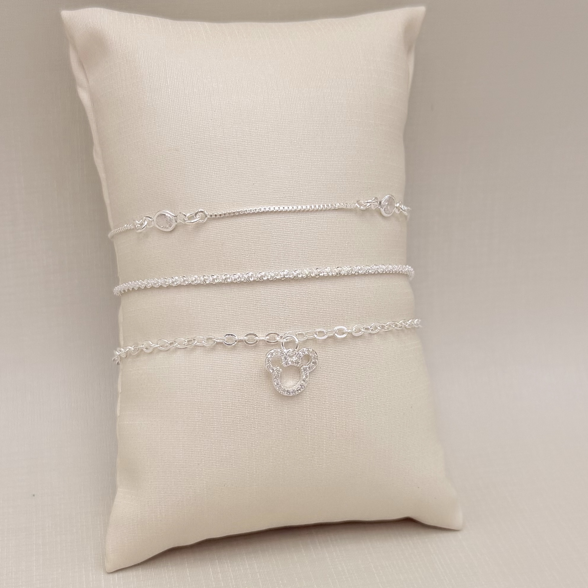 12.2239.1.S - Pulseira de elo americano e pingente silhueta de Mickey cravejado