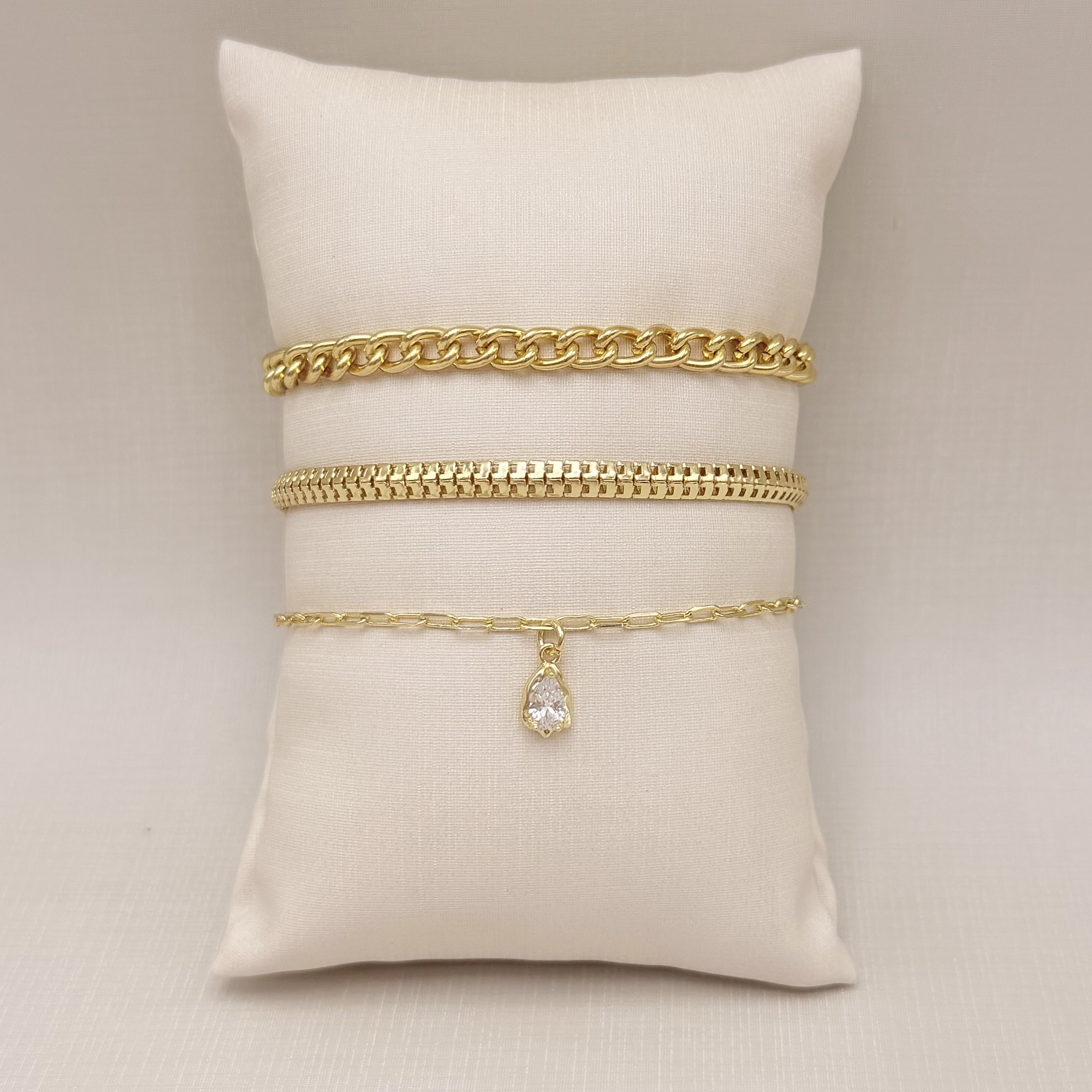 12.2246.1.O - Pulseira de elo insp. Cartier com pingente de zircônia em gota com borda orgânica