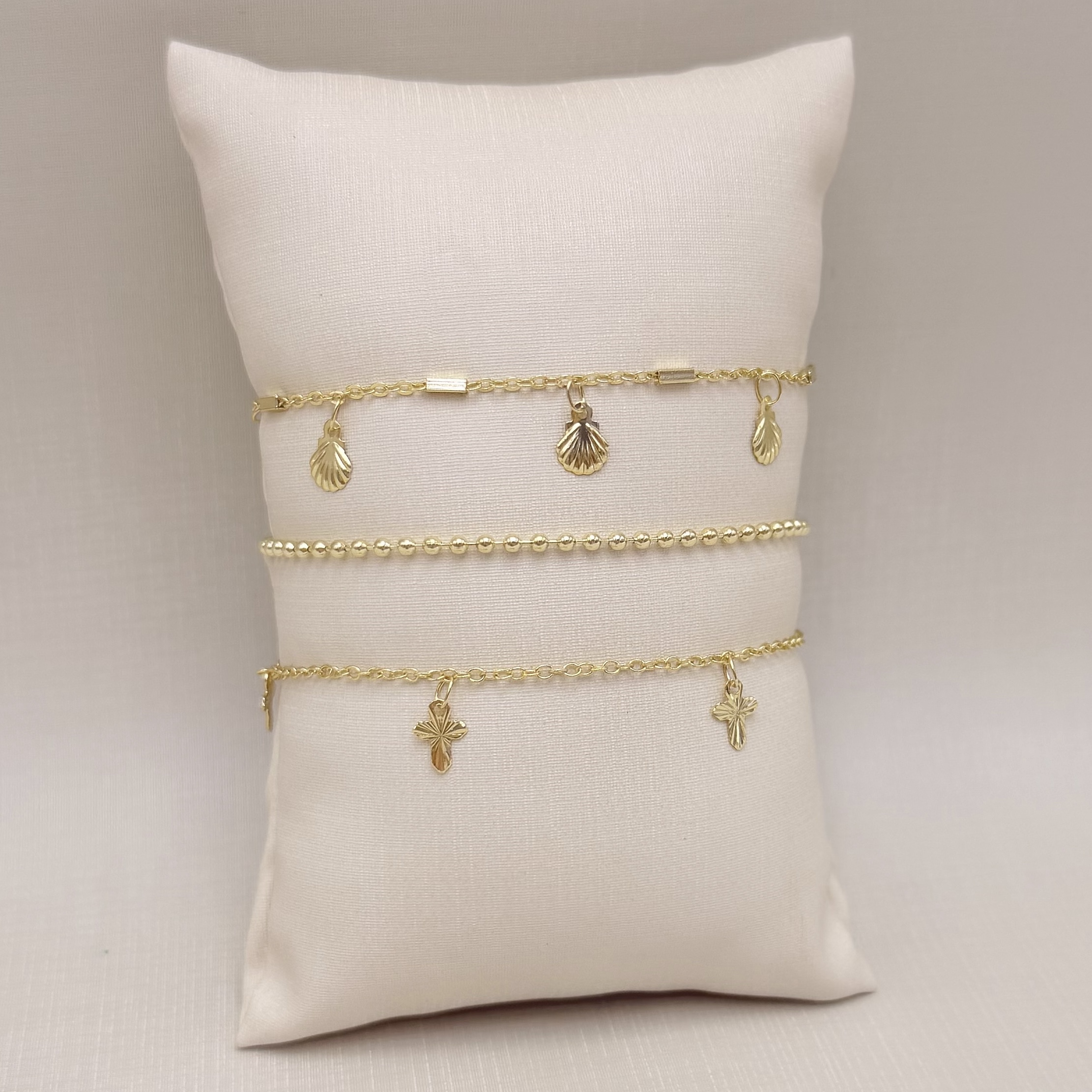 12.2249.0.O - Pulseira de elo americano e tubo retangular liso com sete pingente de conchas de ostra.